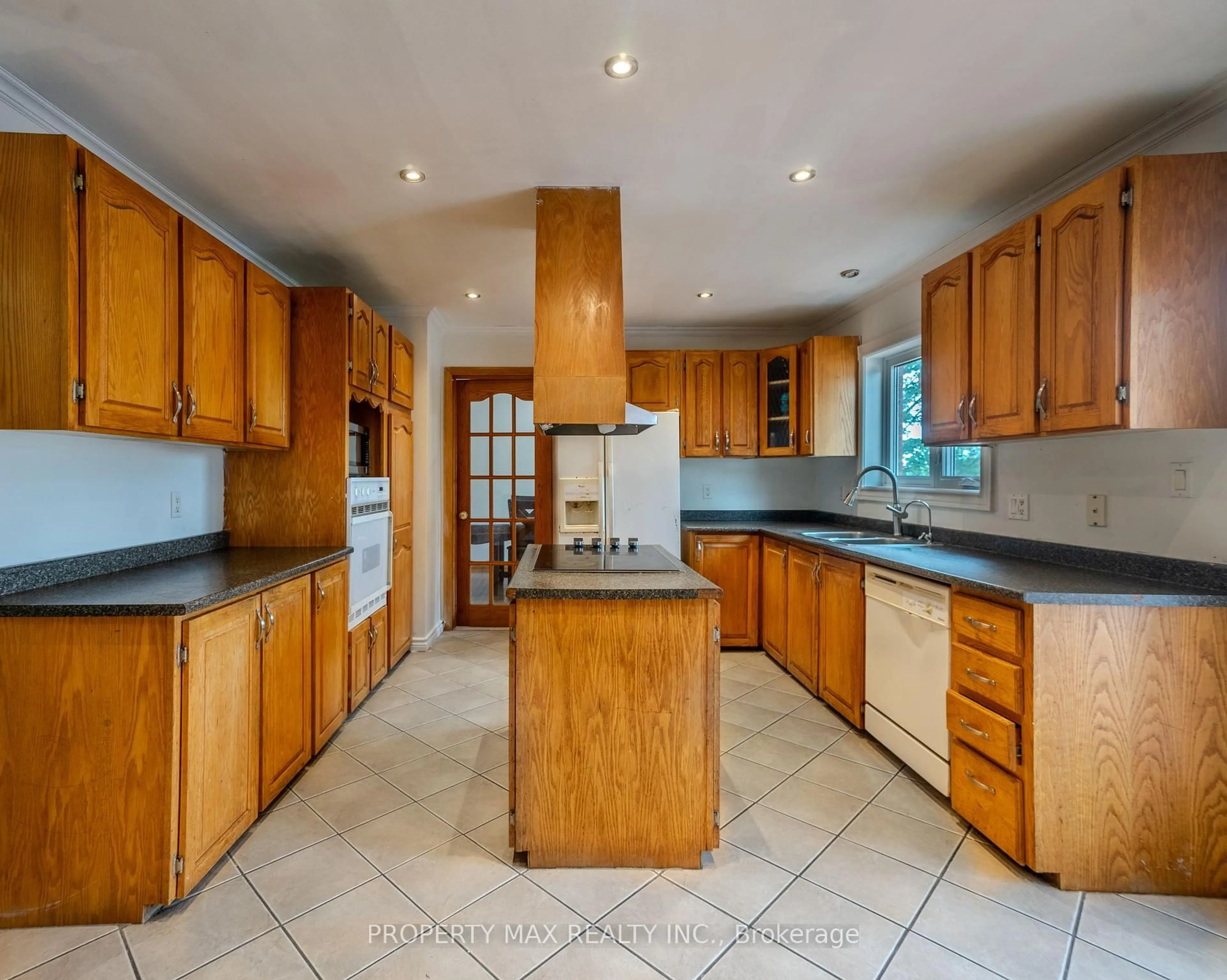 Open concept kitchen, ceramic/tile floor for 2086 Solina Rd, Clarington Ontario L1C 6Z1