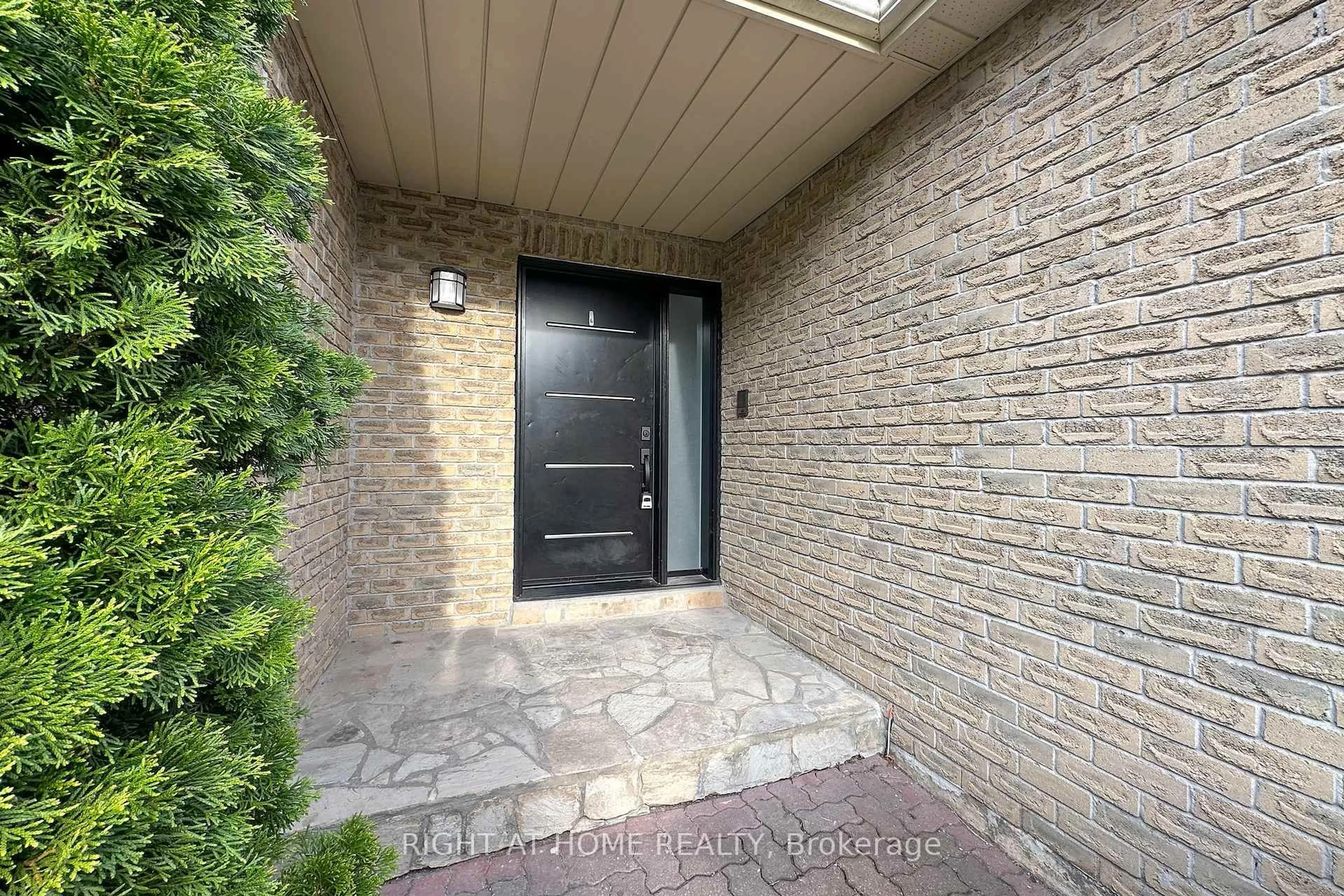Unknown for 861 White Ash Dr, Whitby Ontario L1N 7L8