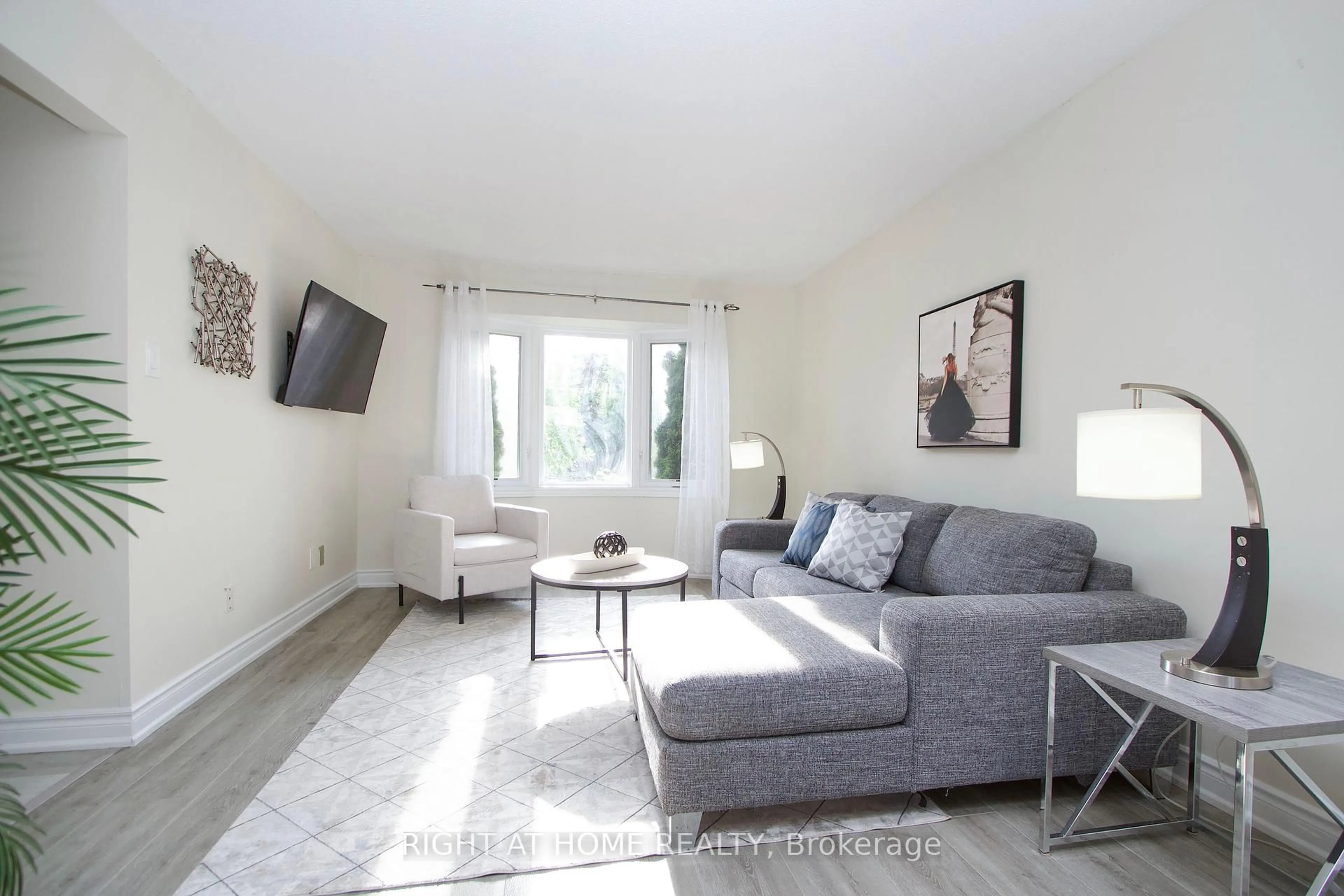 Living room with furniture, unknown for 861 White Ash Dr, Whitby Ontario L1N 7L8