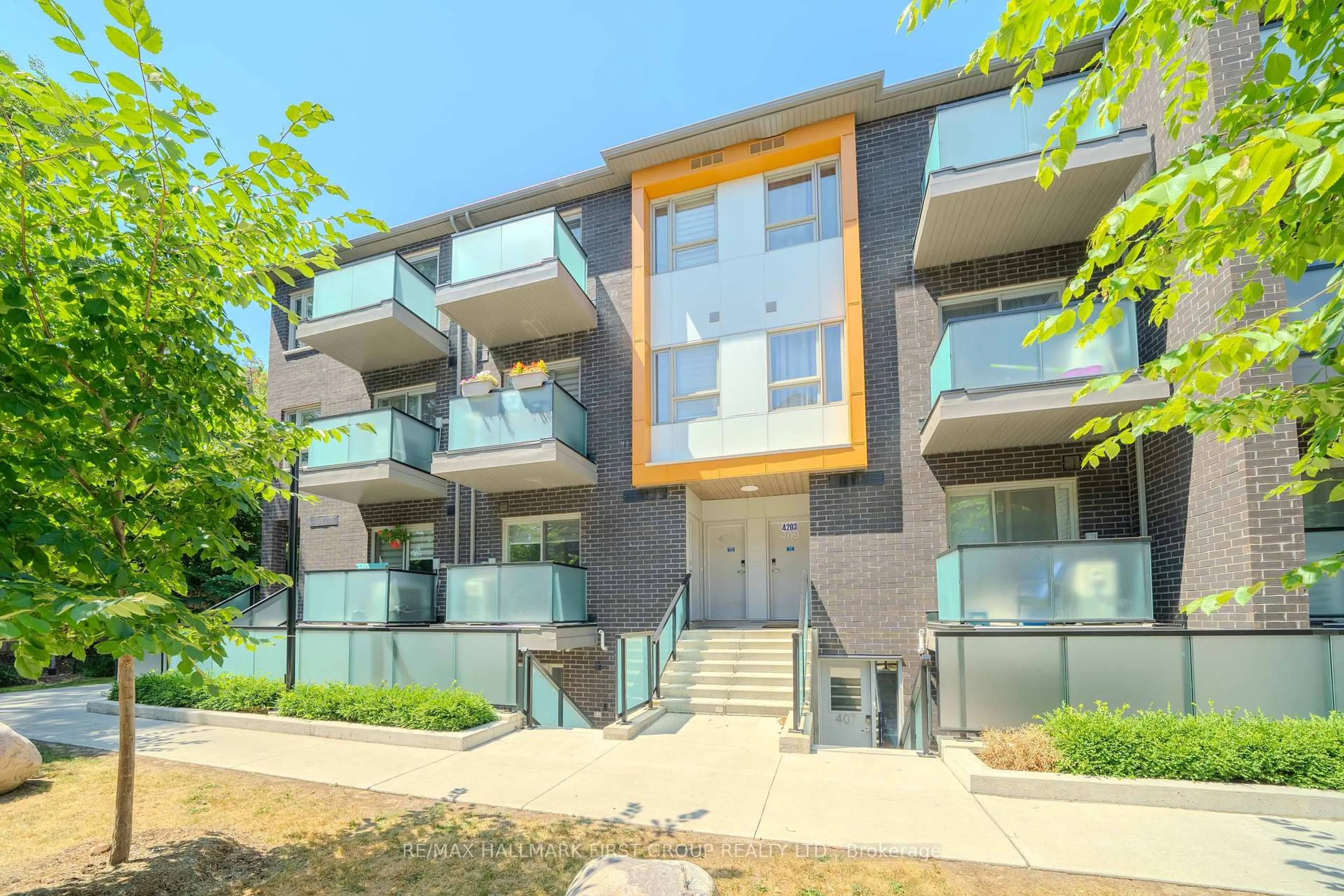Patio, building for 2789 Eglinton Ave #405, Toronto Ontario M1J 0B3