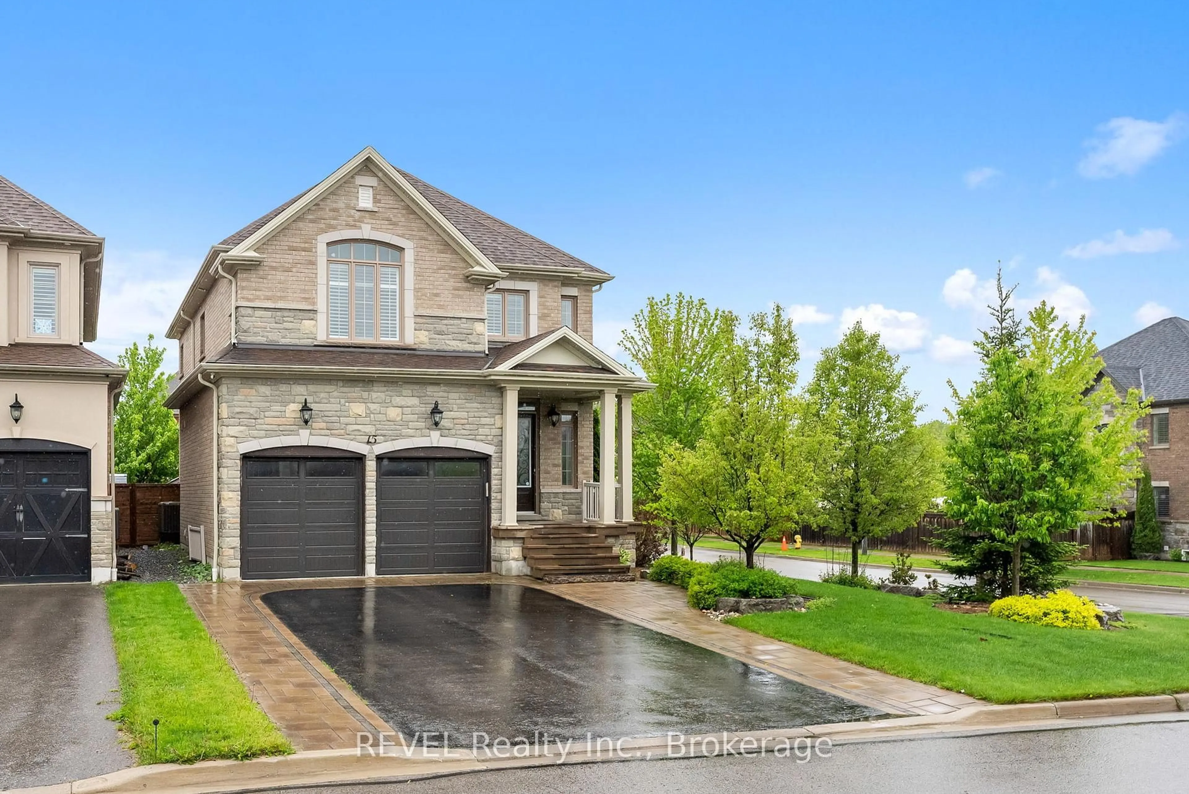 Home with brick exterior material, street for 15 Glengowan St, Whitby Ontario L1R 2X2
