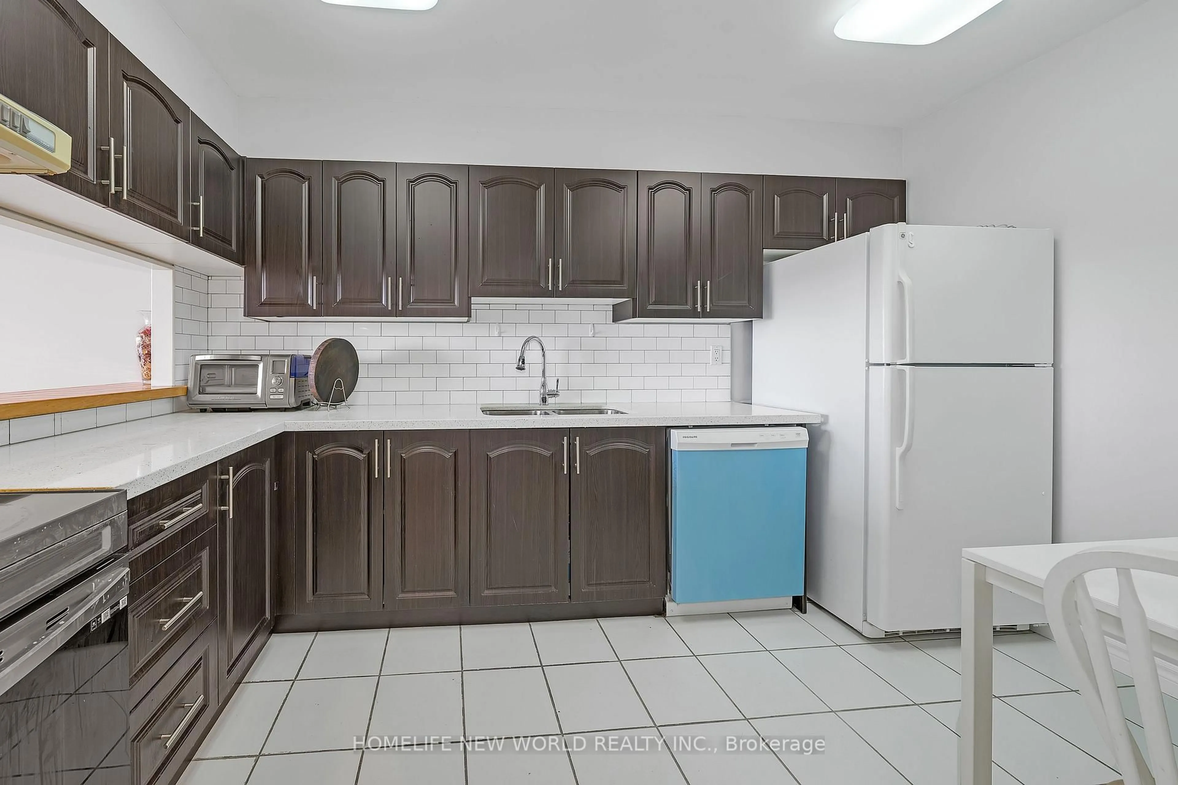 Standard kitchen, unknown for 2365 Kennedy Rd #1612, Toronto Ontario M1T 3S6