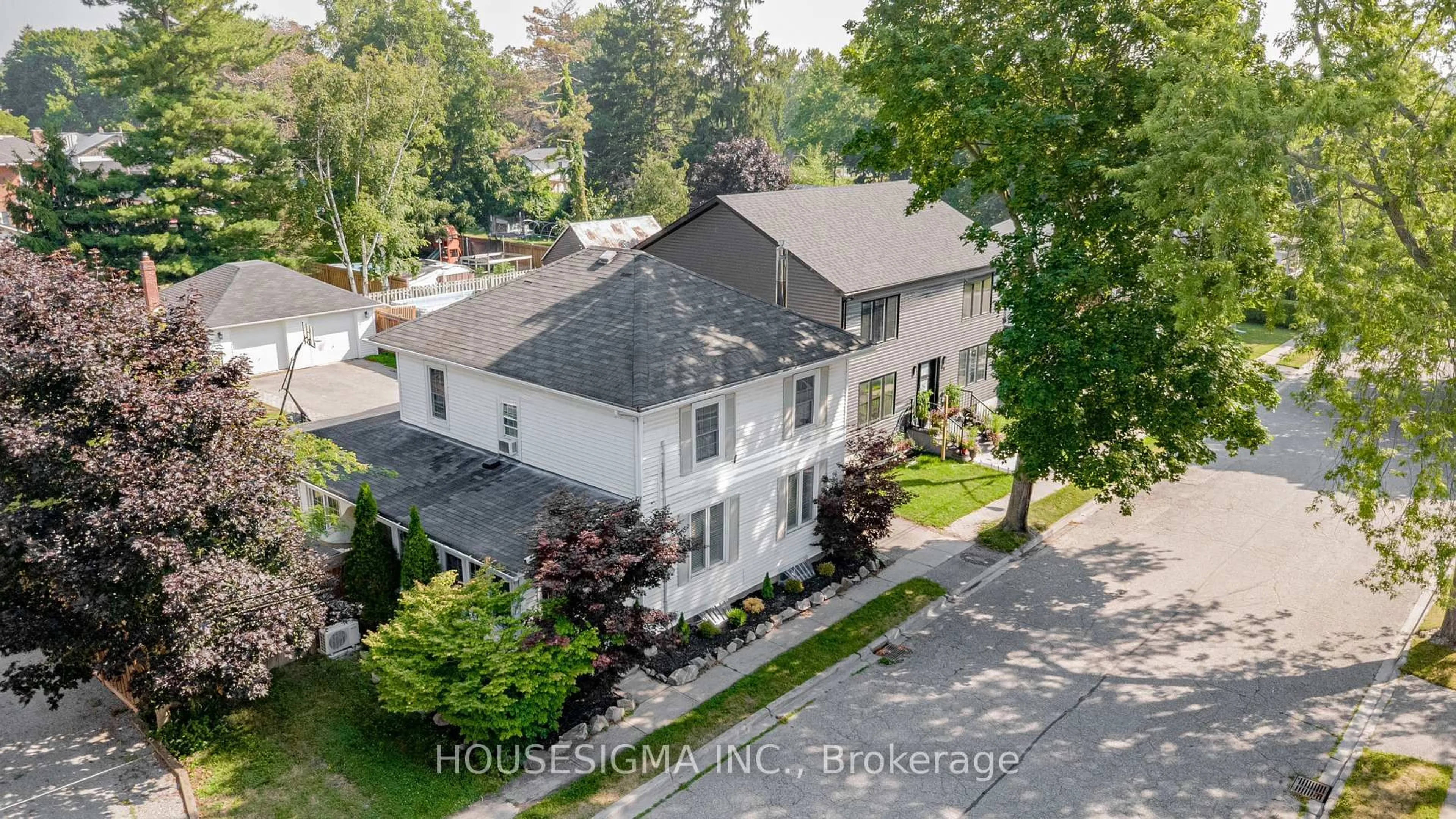 A pic from outside/outdoor area/front of a property/back of a property/a pic from drone, street for 26 Park St, Clarington Ontario L0B 1M0
