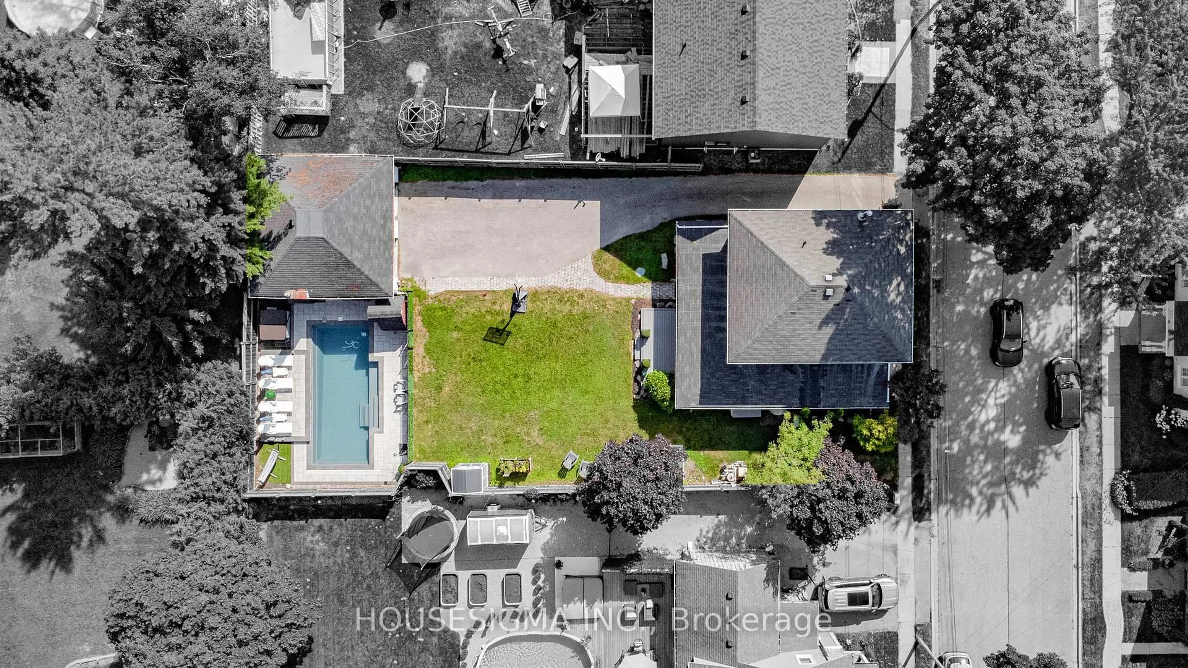 A pic from outside/outdoor area/front of a property/back of a property/a pic from drone, street for 26 Park St, Clarington Ontario L0B 1M0