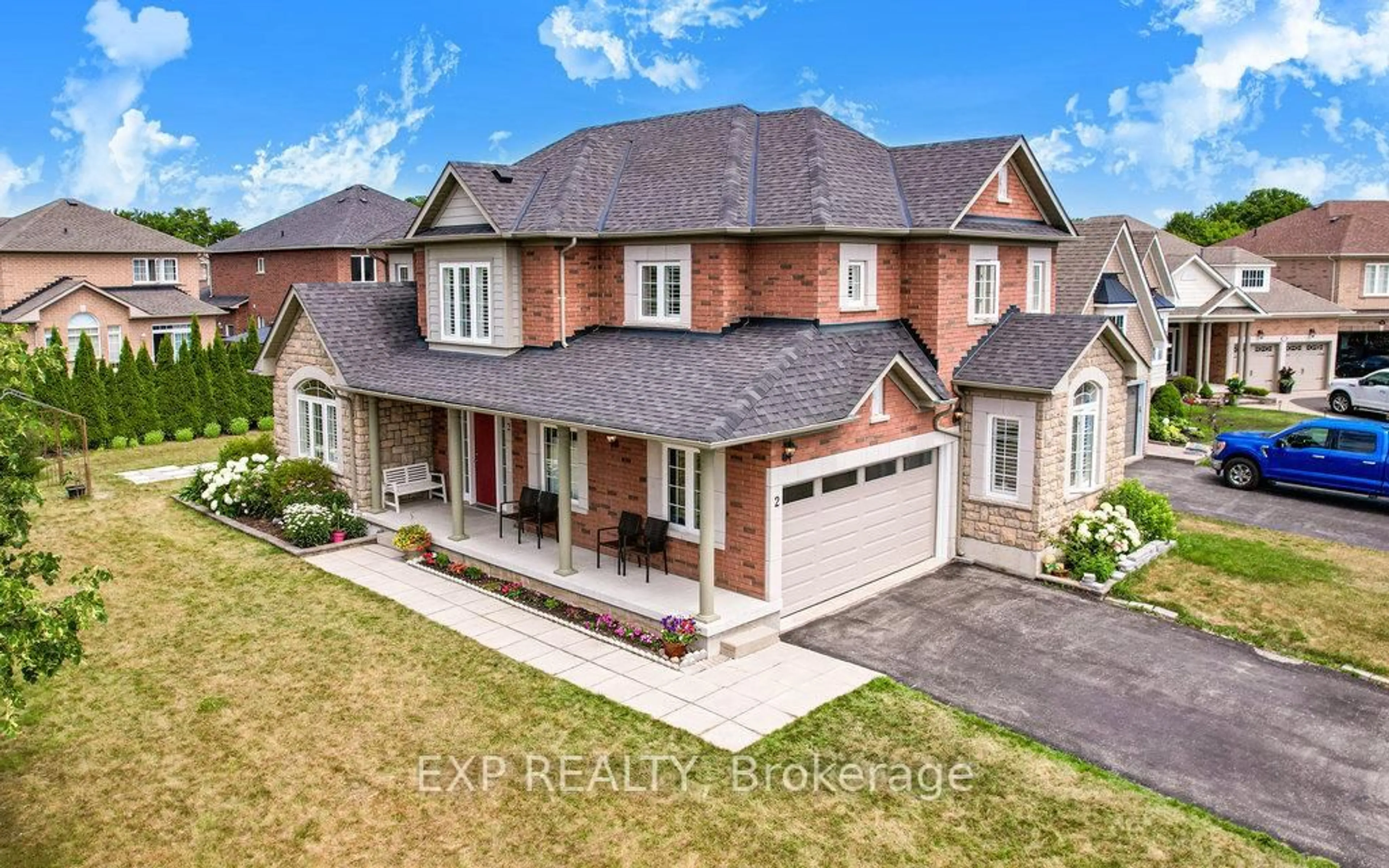 A pic from outside/outdoor area/front of a property/back of a property/a pic from drone, street for 2 Carlson Pl, Clarington Ontario L1C 5P6