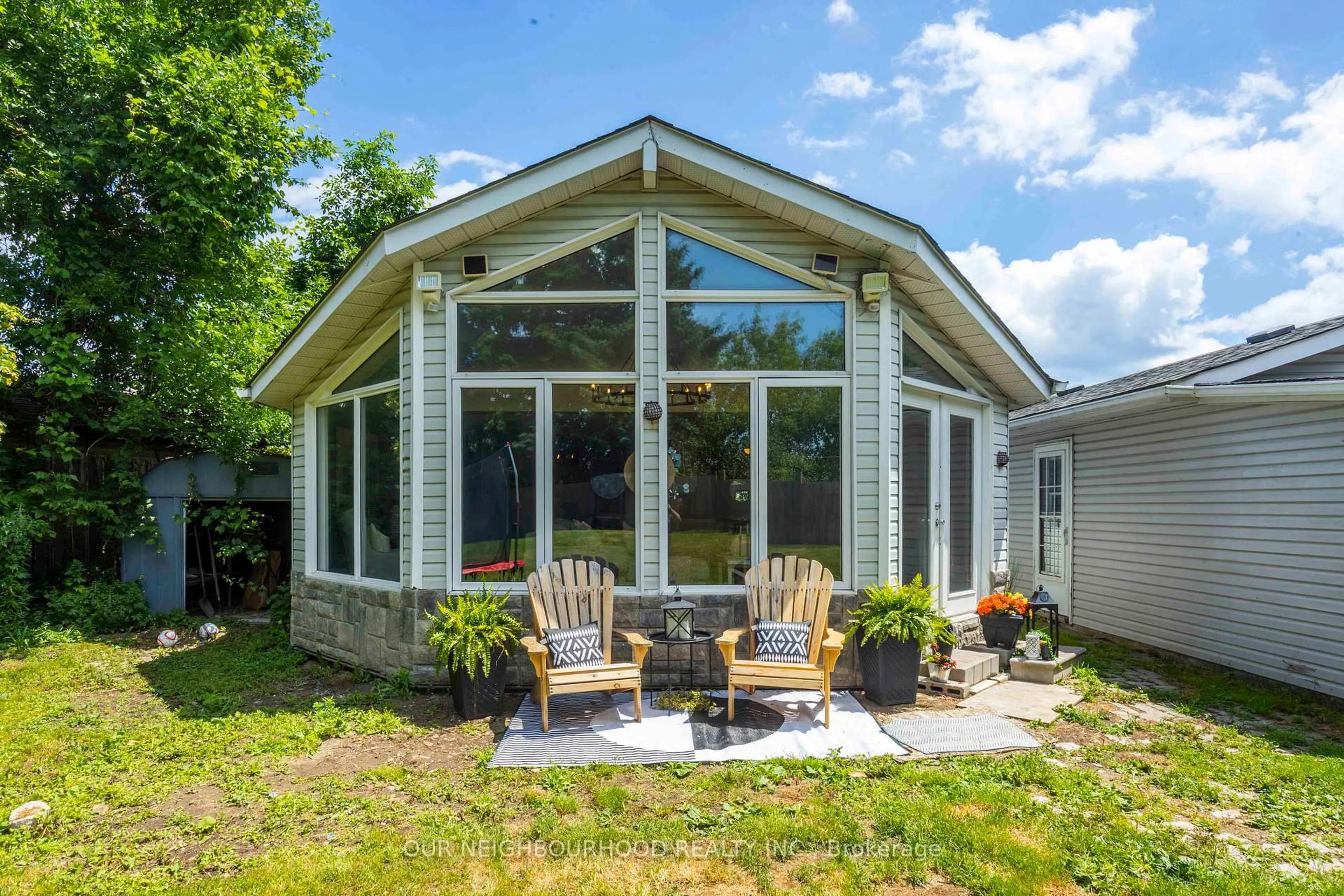 Patio, water/lake/river/ocean view for 1061 Norman Cres, Oshawa Ontario L1H 7W9