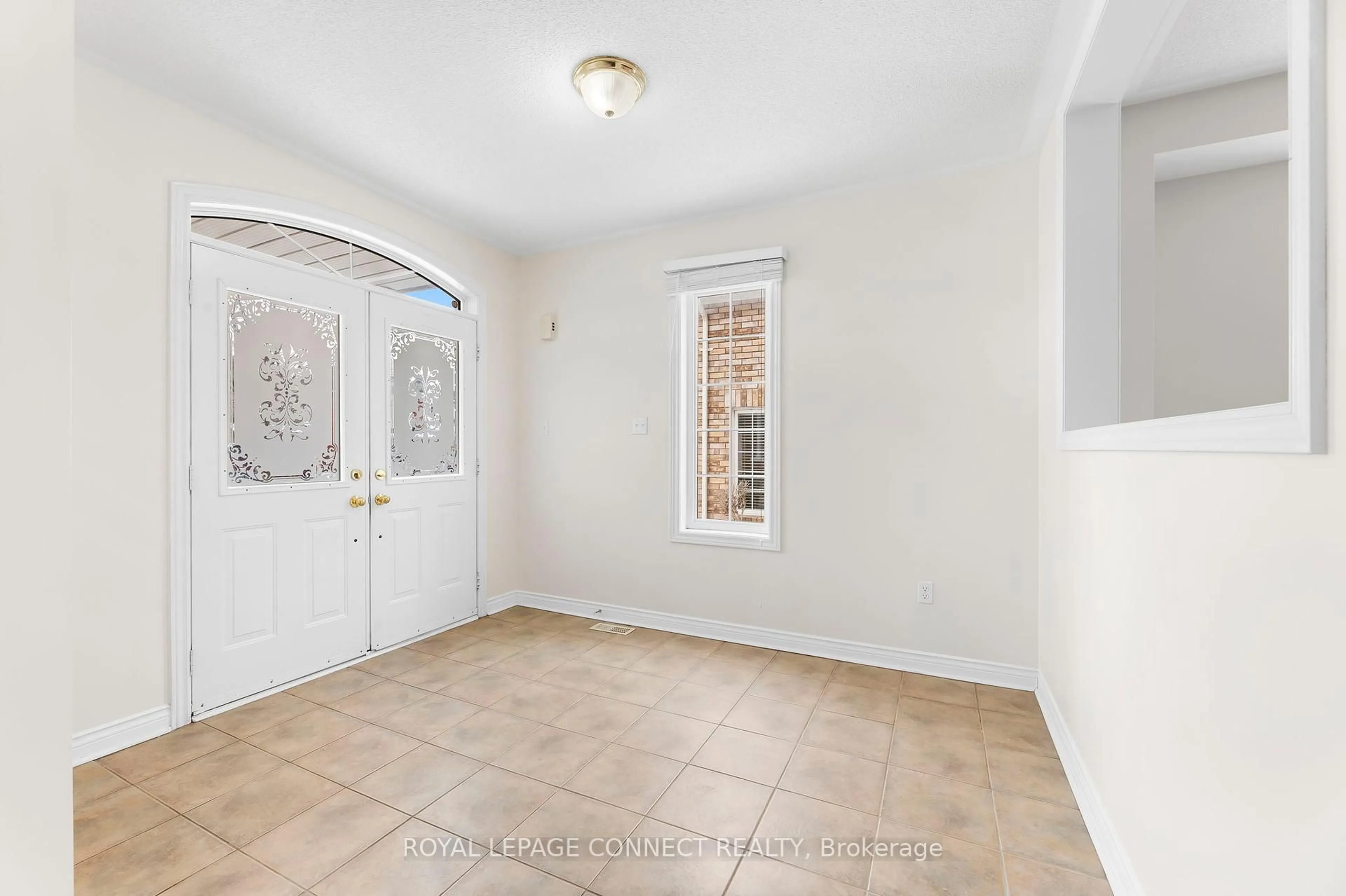 Indoor entryway for 15 Root Cres, Ajax Ontario L1T 4J8