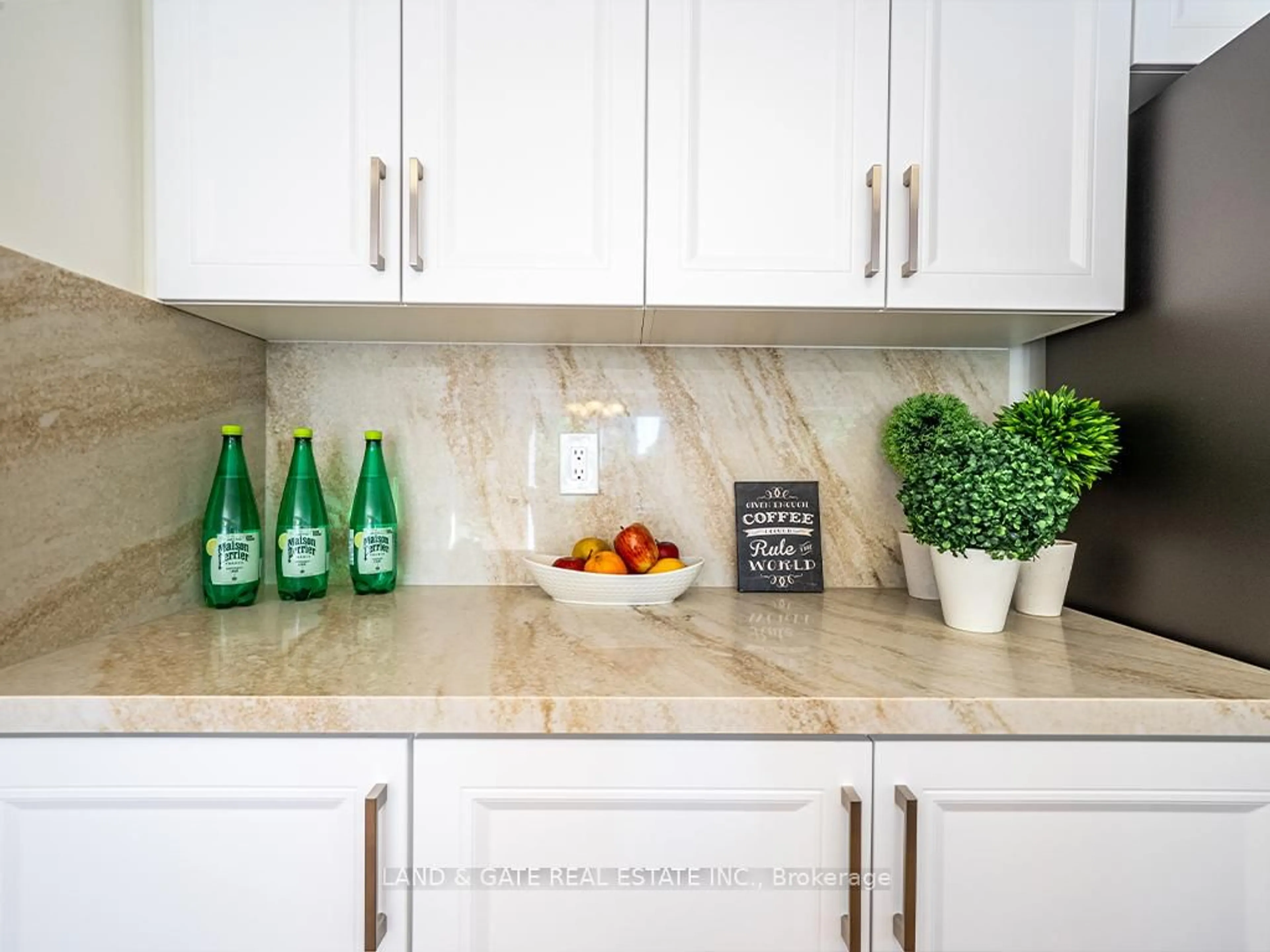 Contemporary kitchen, unknown for 1631 Coldstream Dr, Oshawa Ontario L1K 3B5