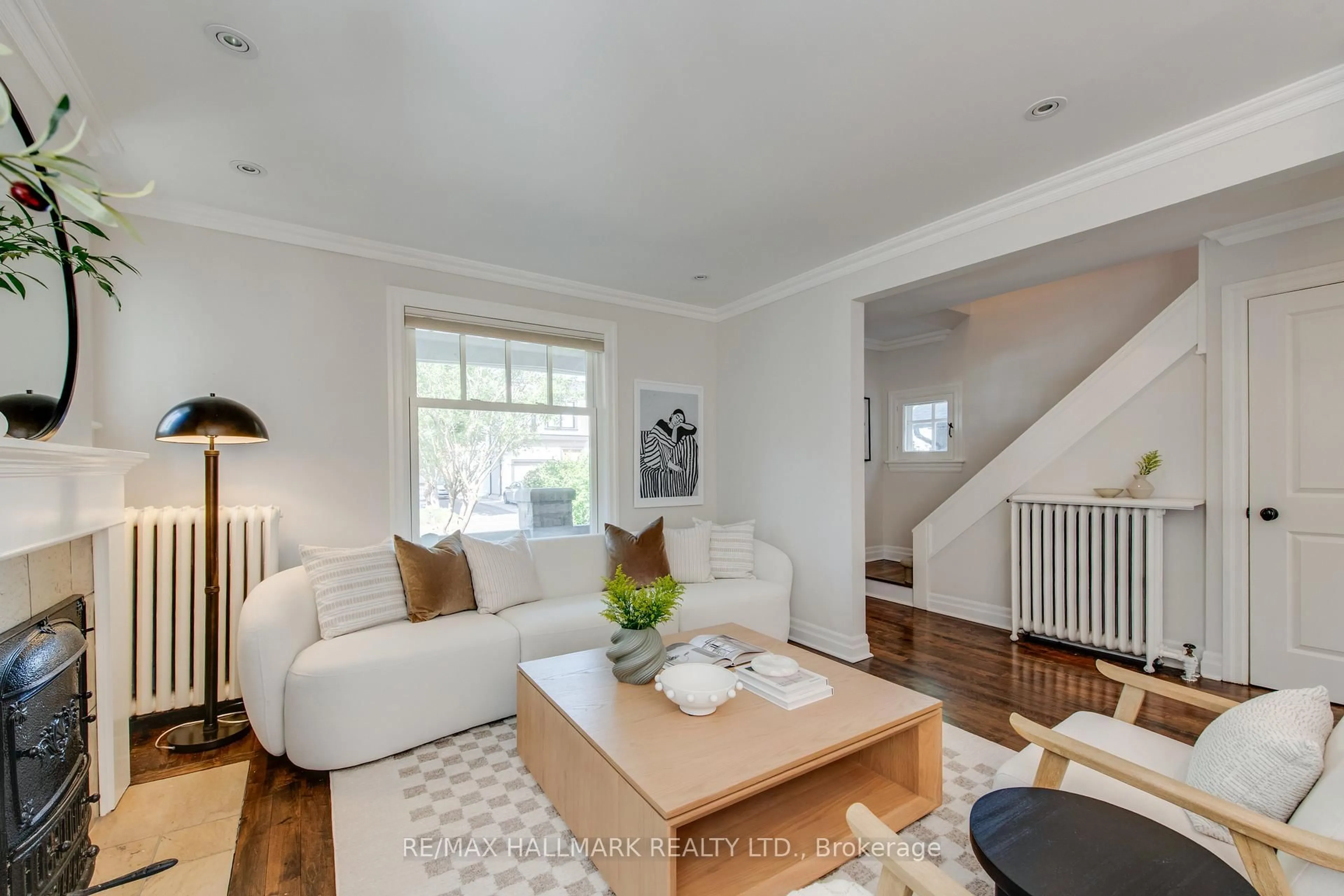 Living room with furniture, wood/laminate floor for 21 Eastwood Ave, Toronto Ontario M1N 3G9