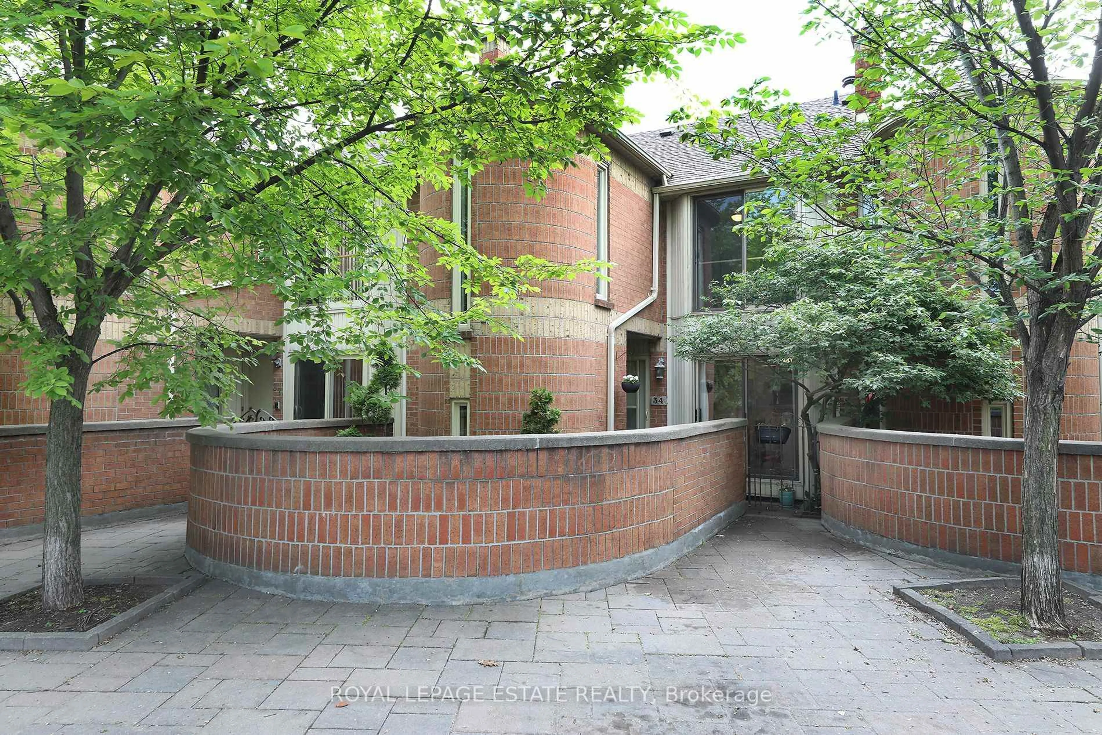 Patio, street for 34 Rodeo Ptwy, Toronto Ontario M1N 4C9