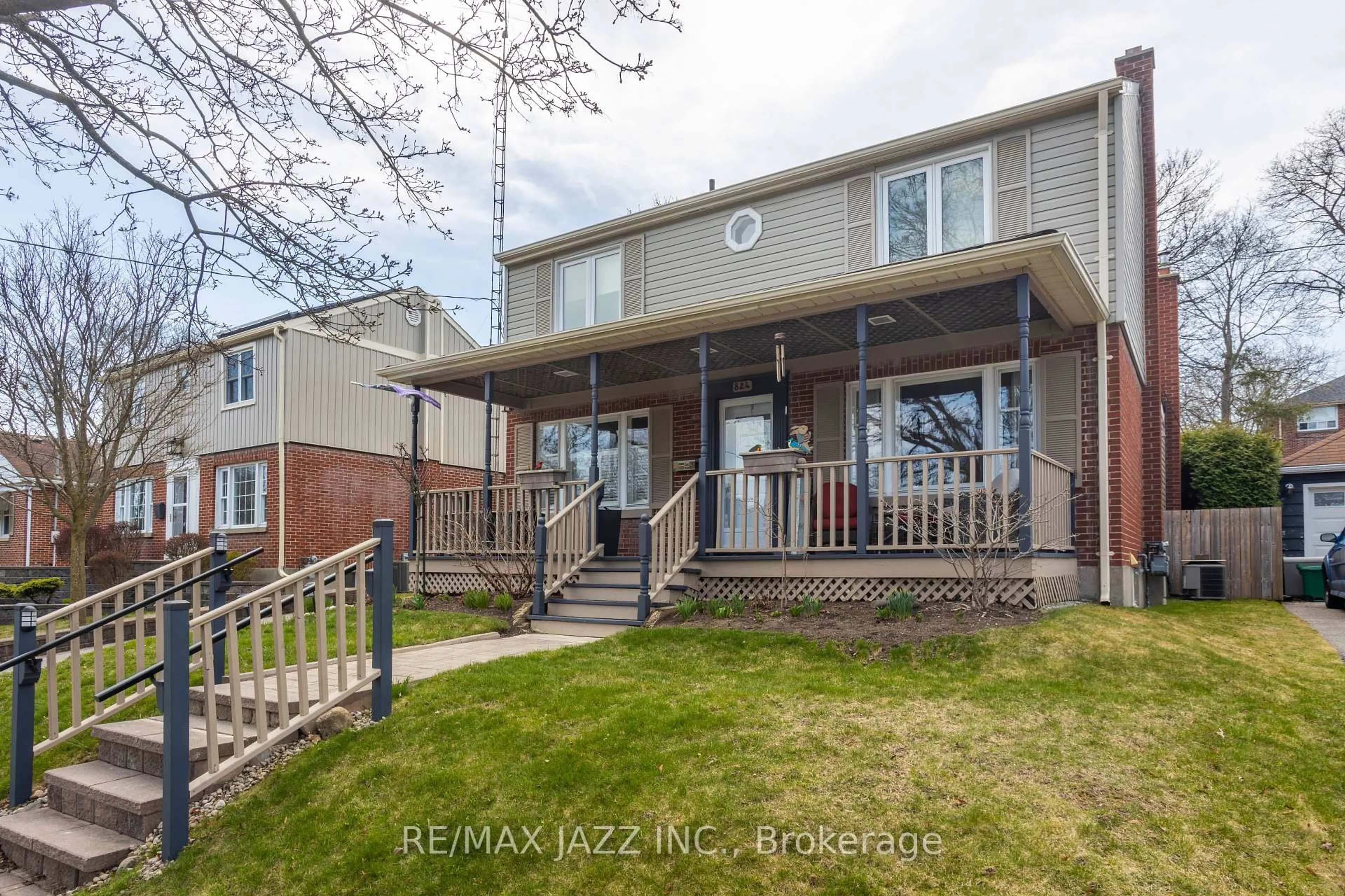 Home with brick exterior material, street for 824 Masson St, Oshawa Ontario L1G 5A9