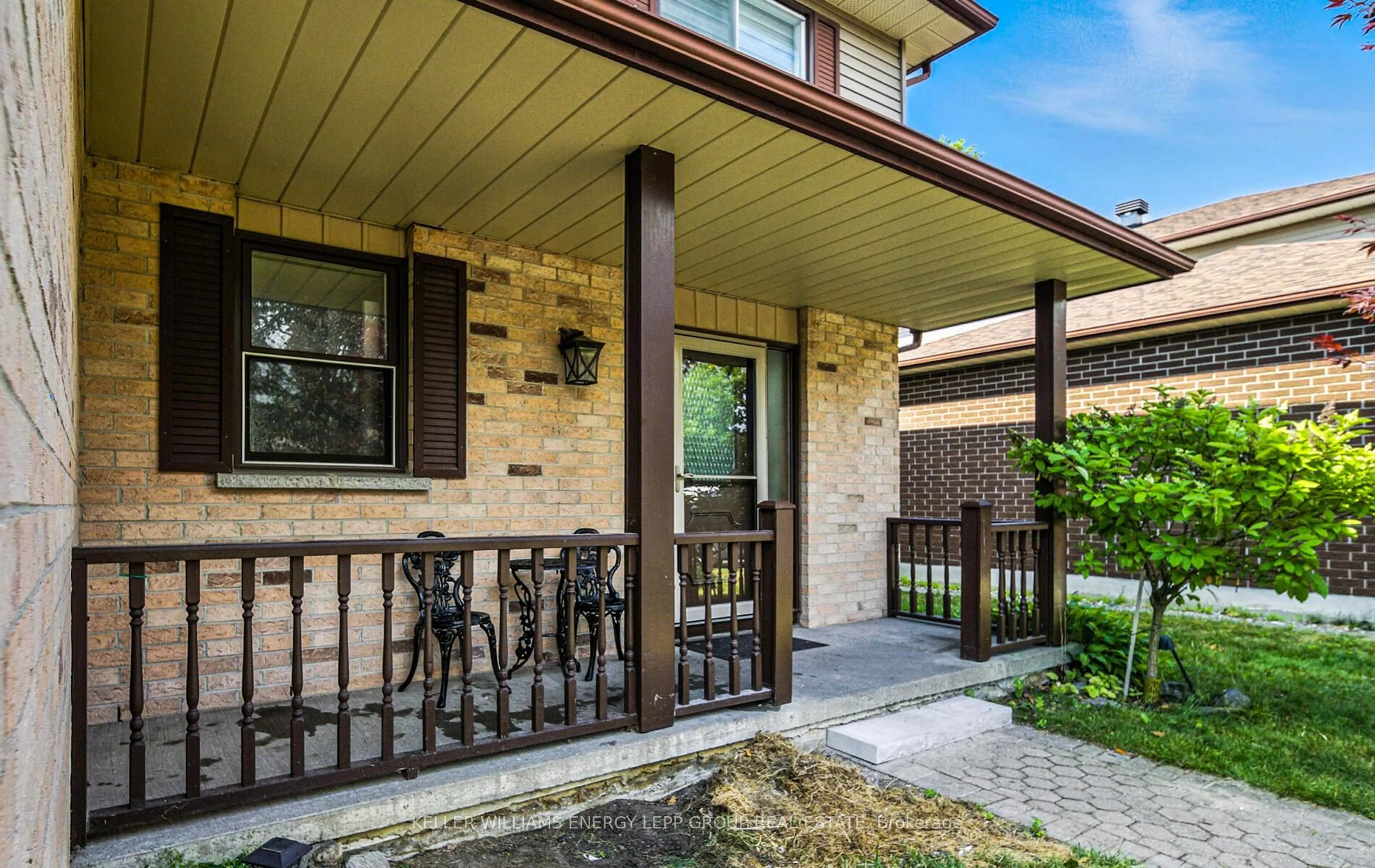 Patio, street for 873 Monique St, Oshawa Ontario L1J 7S9