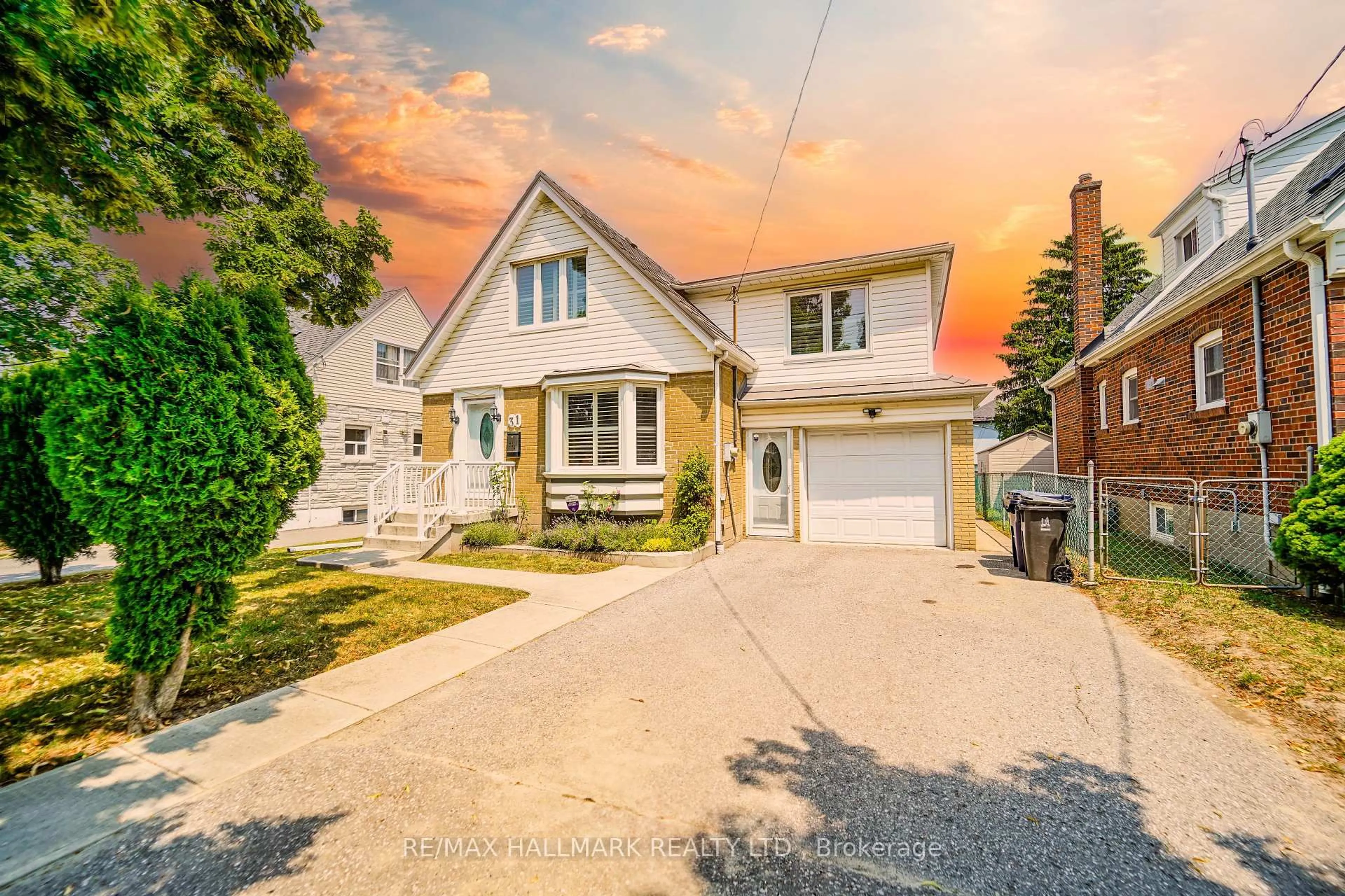 A pic from outside/outdoor area/front of a property/back of a property/a pic from drone, street for 31 Bergen Rd, Toronto Ontario M1P 1R8