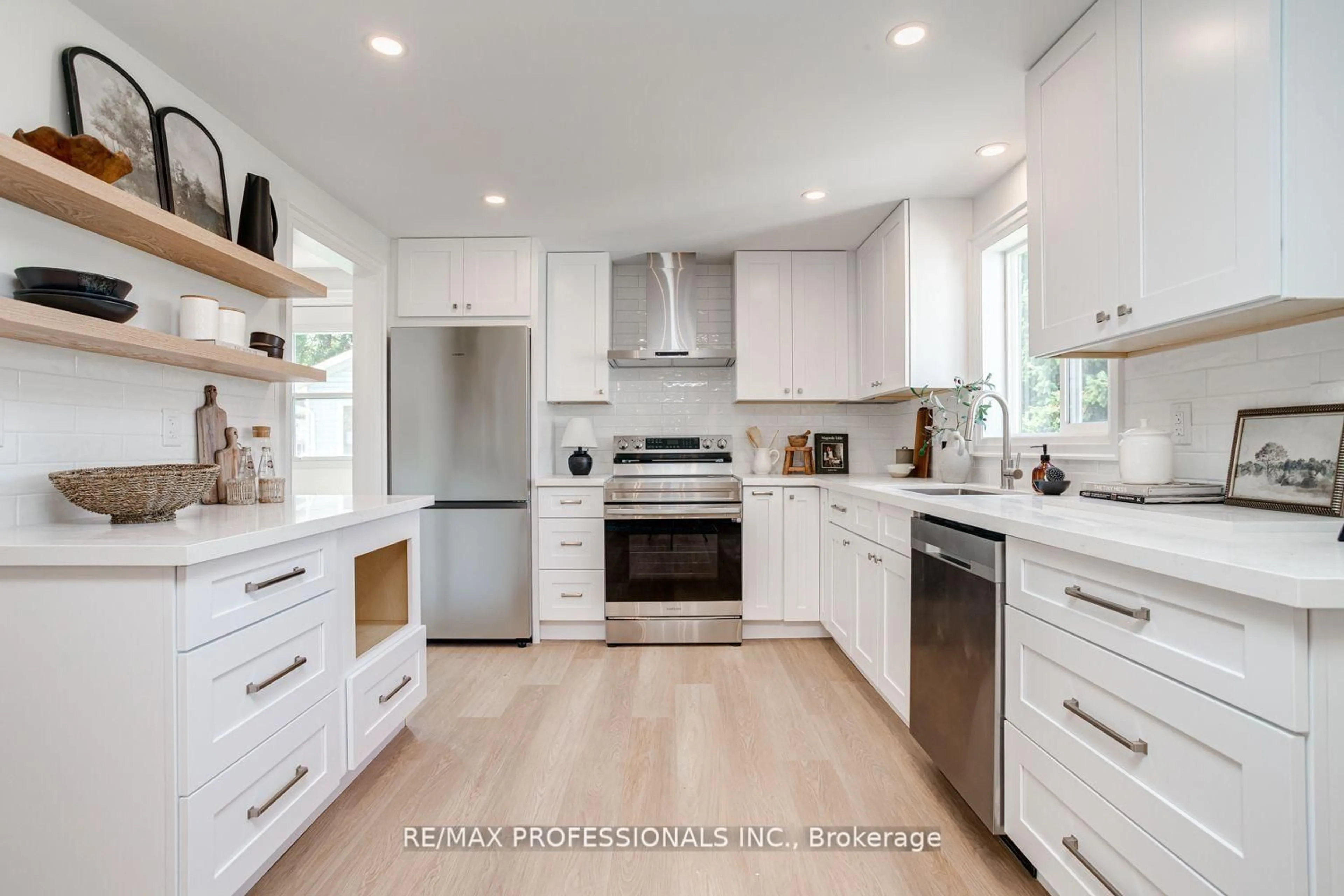 Open concept kitchen, wood/laminate floor for 44 Wilmot Tr, Clarington Ontario L1B 1B8