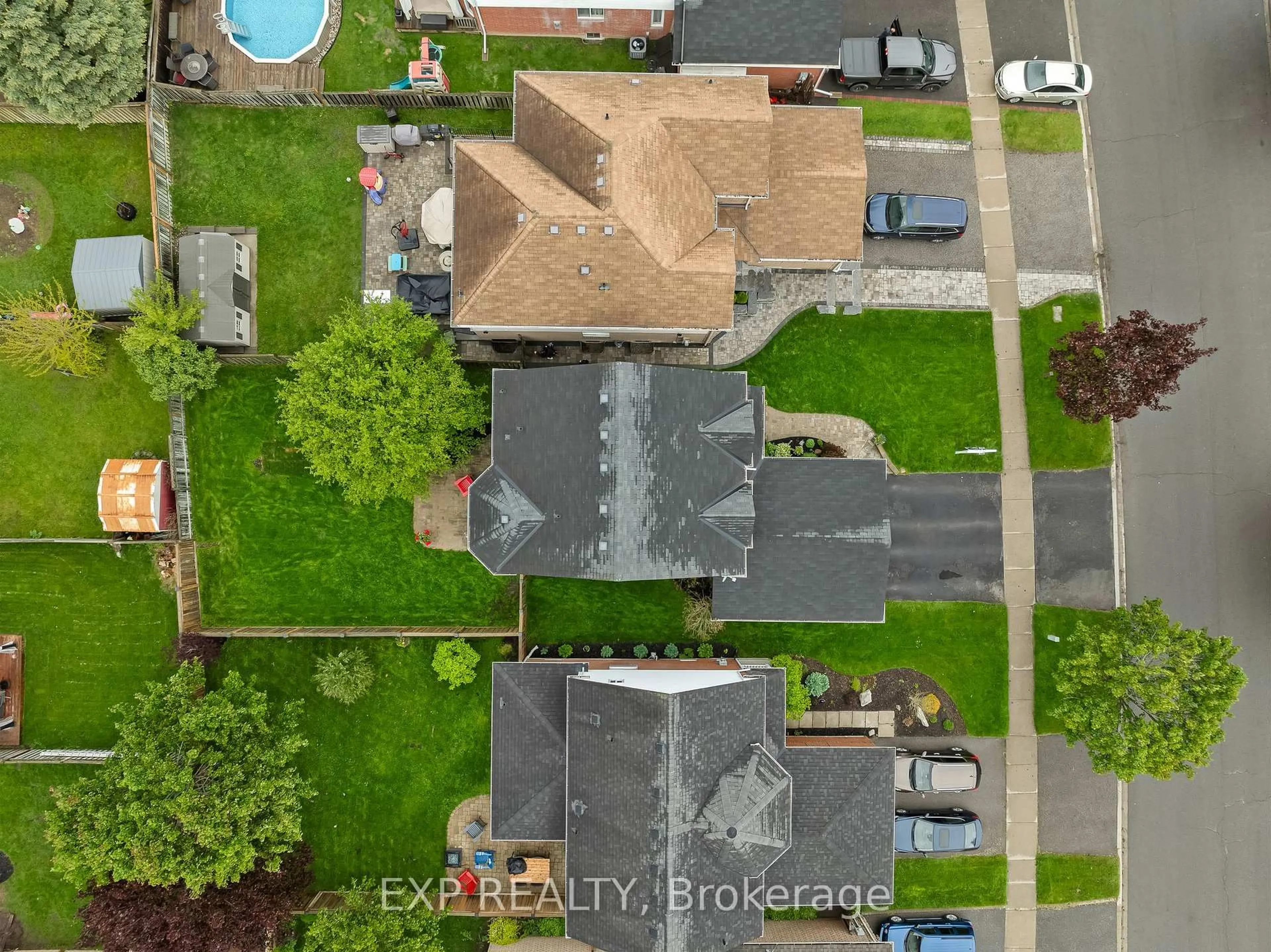 A pic from outside/outdoor area/front of a property/back of a property/a pic from drone, street for 104 Apple Blossom Blvd, Clarington Ontario L1C 4T7