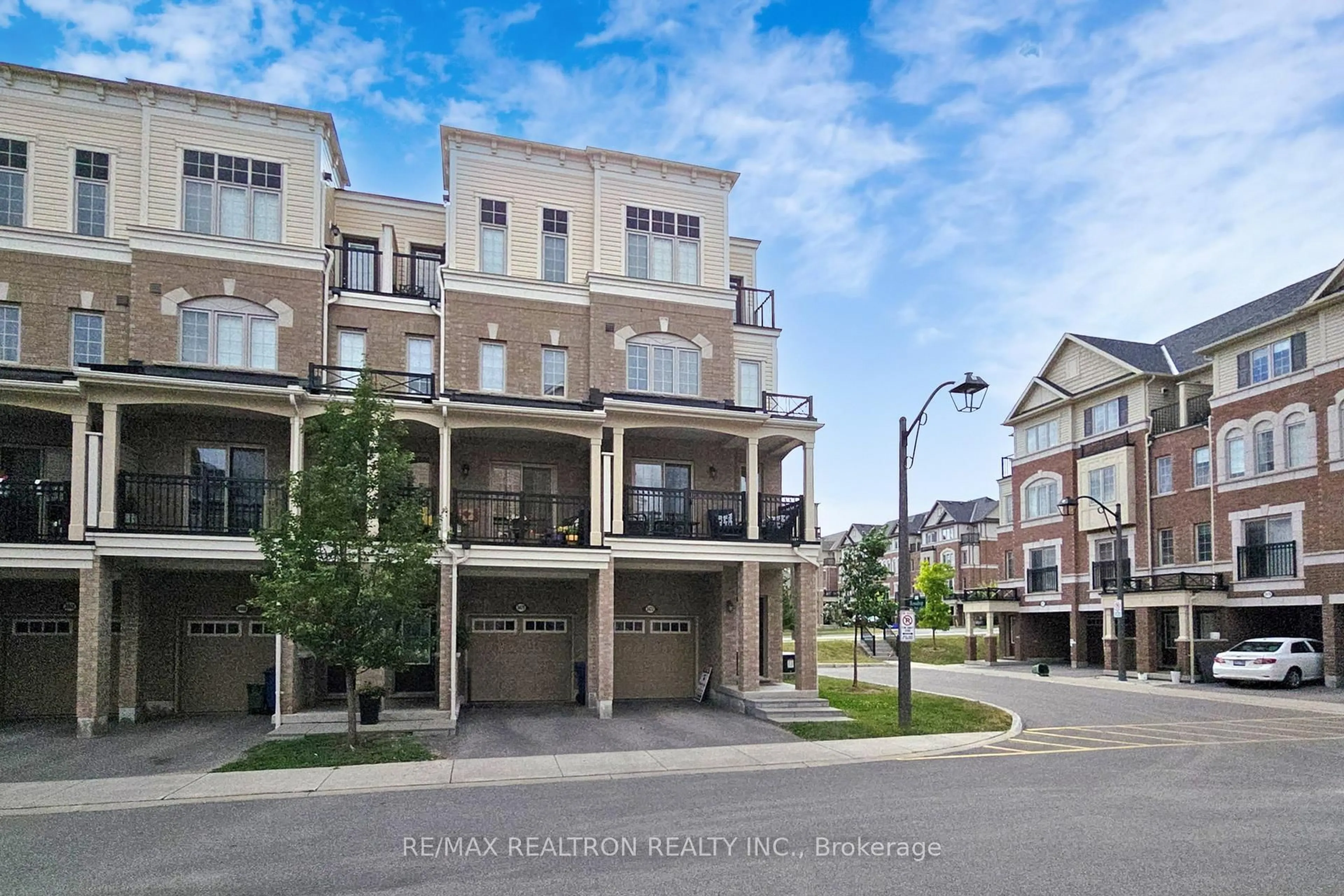 Unknown for 2472 Rosedrop Path #215, Oshawa Ontario L1L 0L2