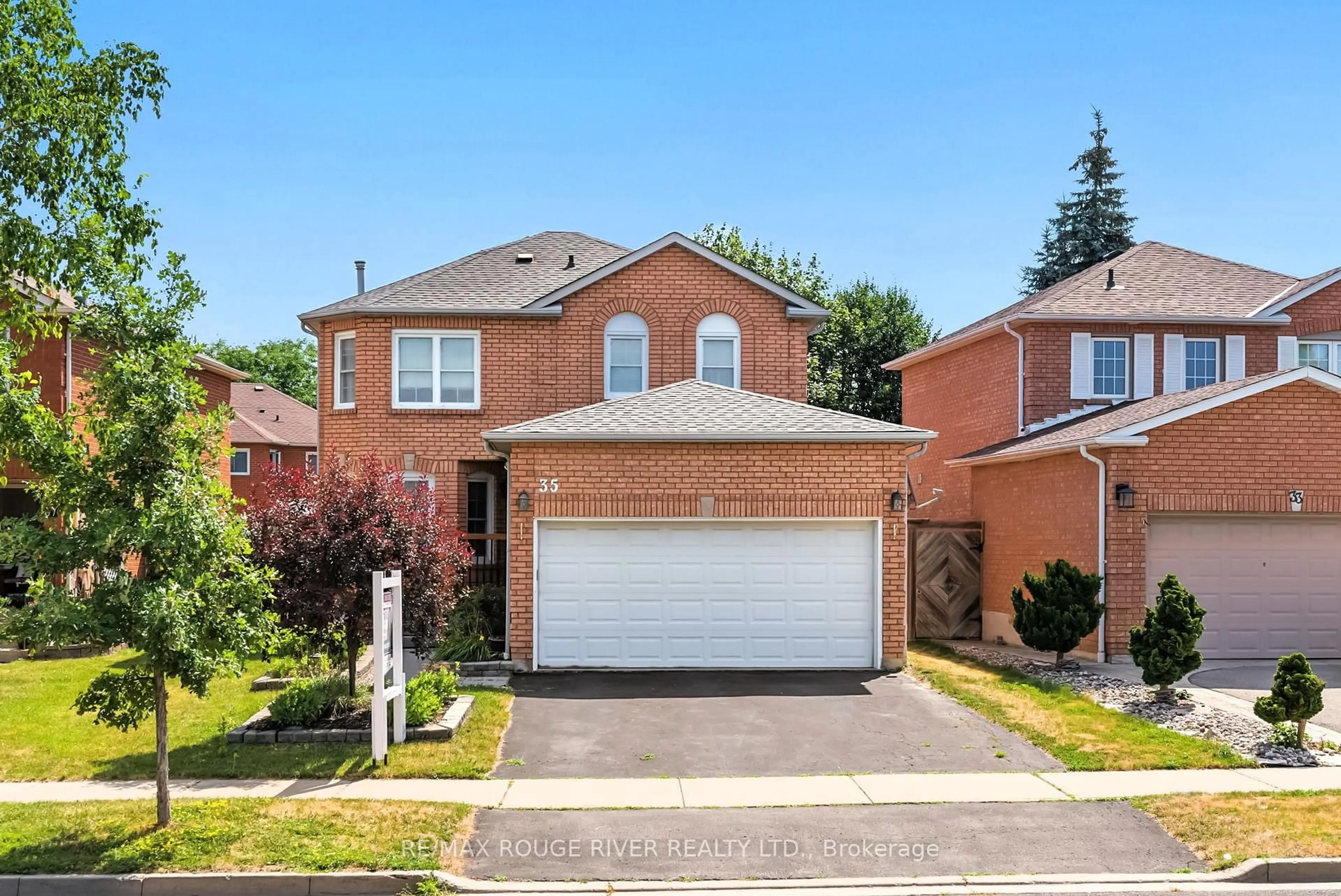 Home with brick exterior material, street for 35 Fencerow Dr, Whitby Ontario L1R 1Y4
