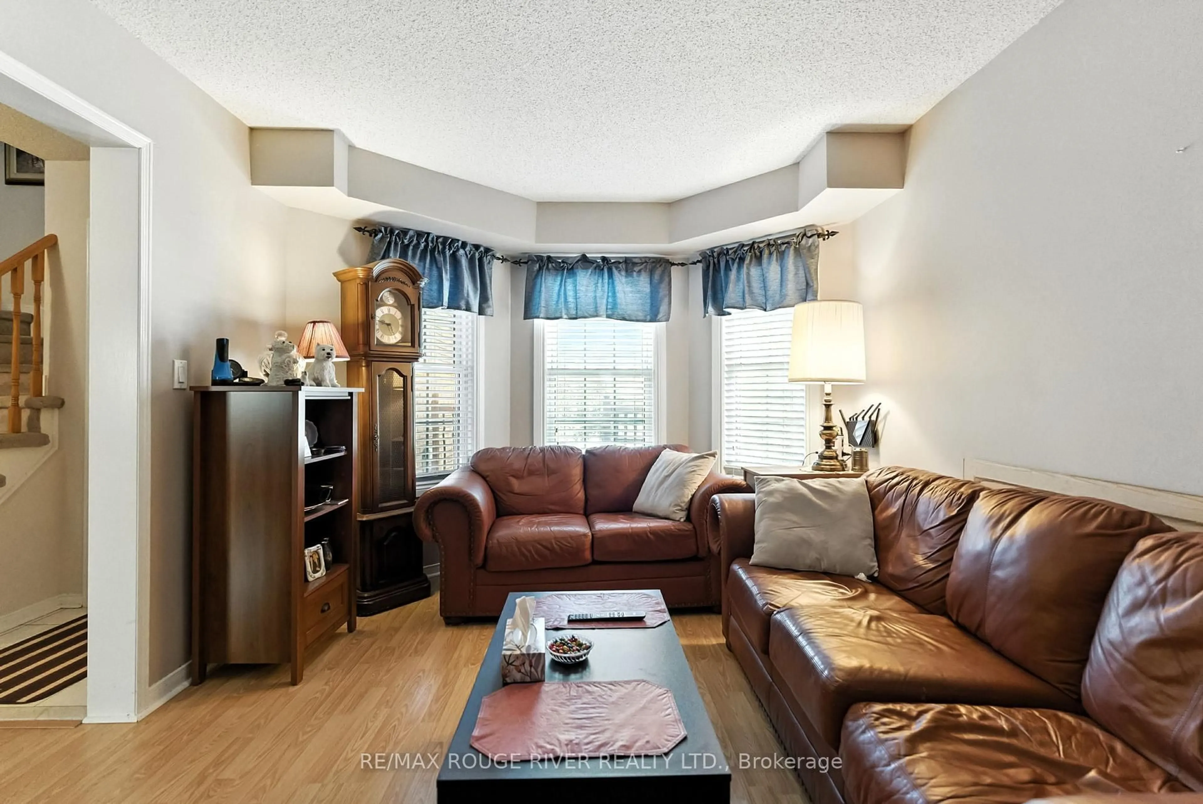 Living room with furniture, unknown for 35 Fencerow Dr, Whitby Ontario L1R 1Y4