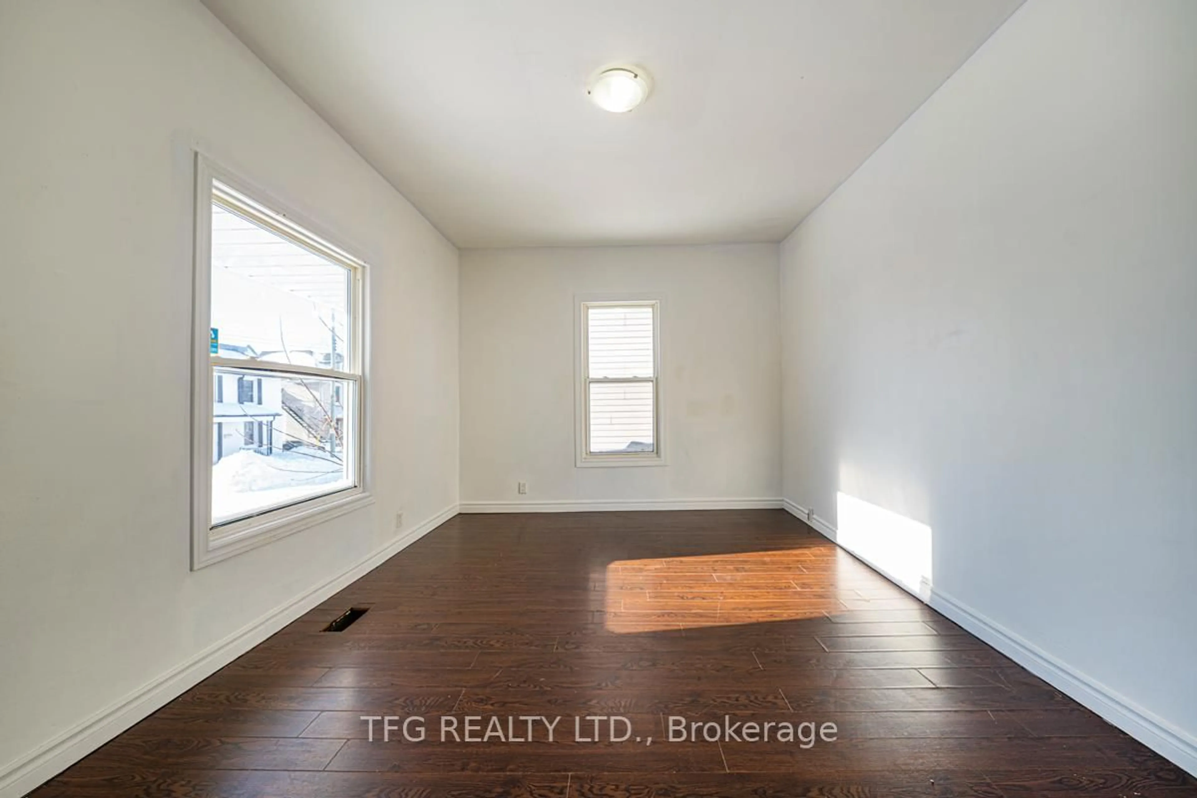 A pic of a room for 22 Brock St, Oshawa Ontario L1G 1R9