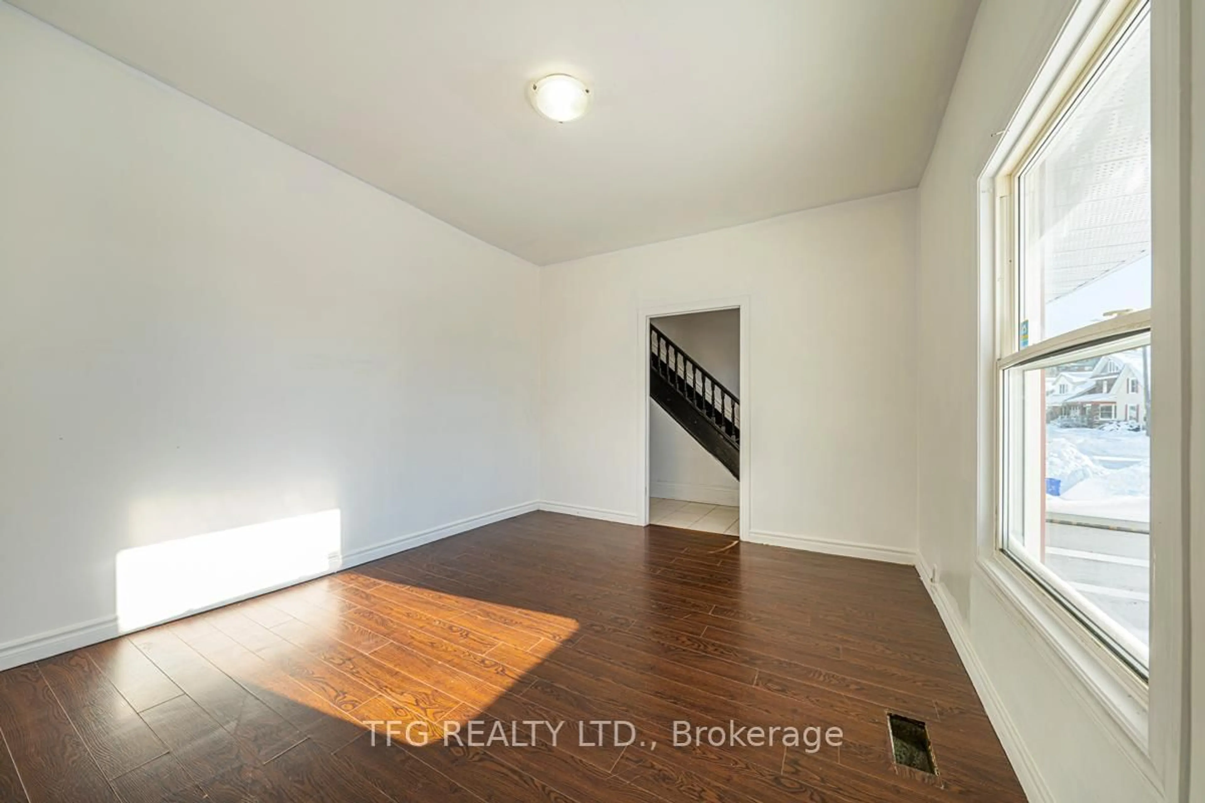 A pic of a room for 22 Brock St, Oshawa Ontario L1G 1R9