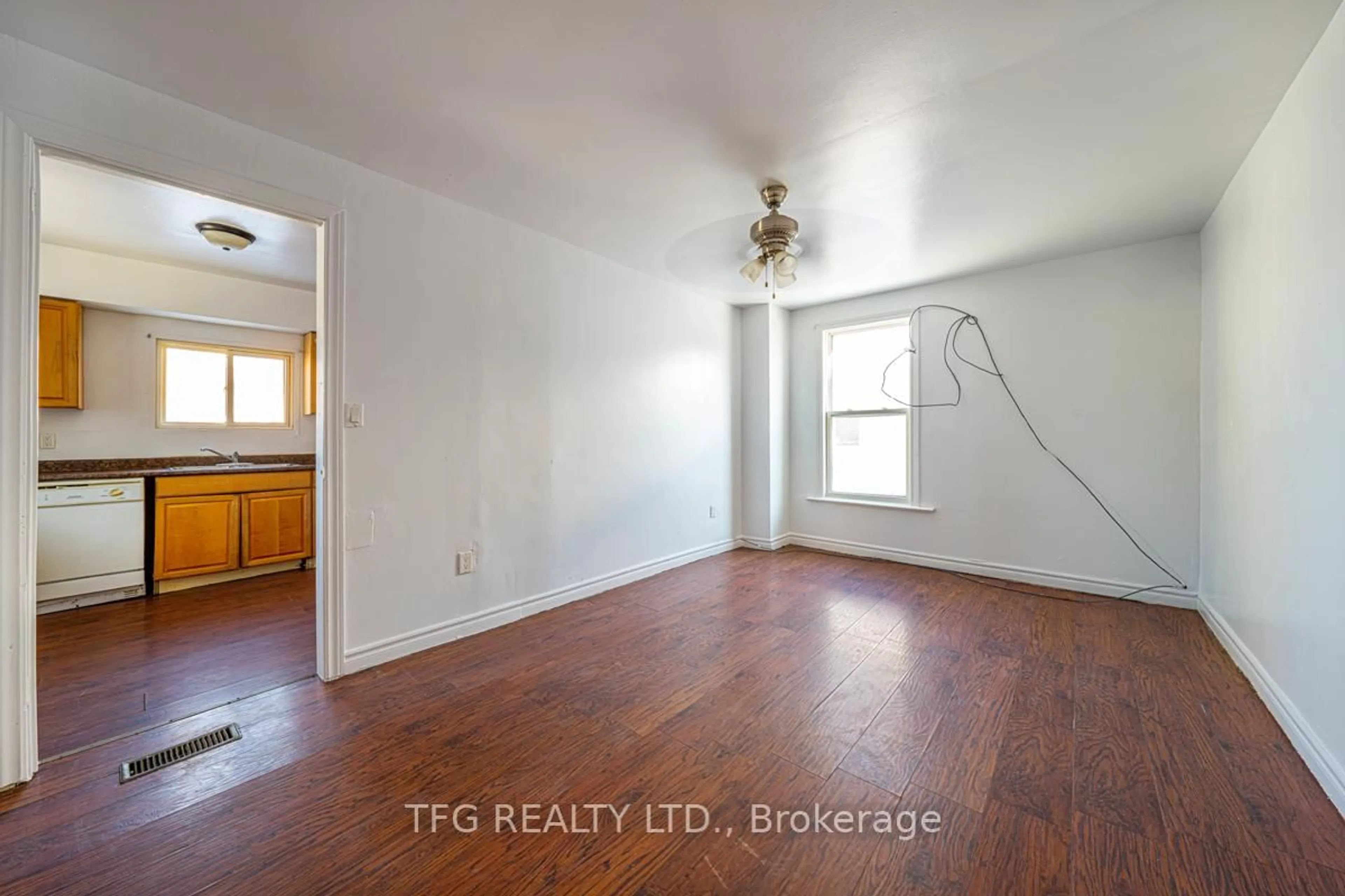 A pic of a room for 22 Brock St, Oshawa Ontario L1G 1R9