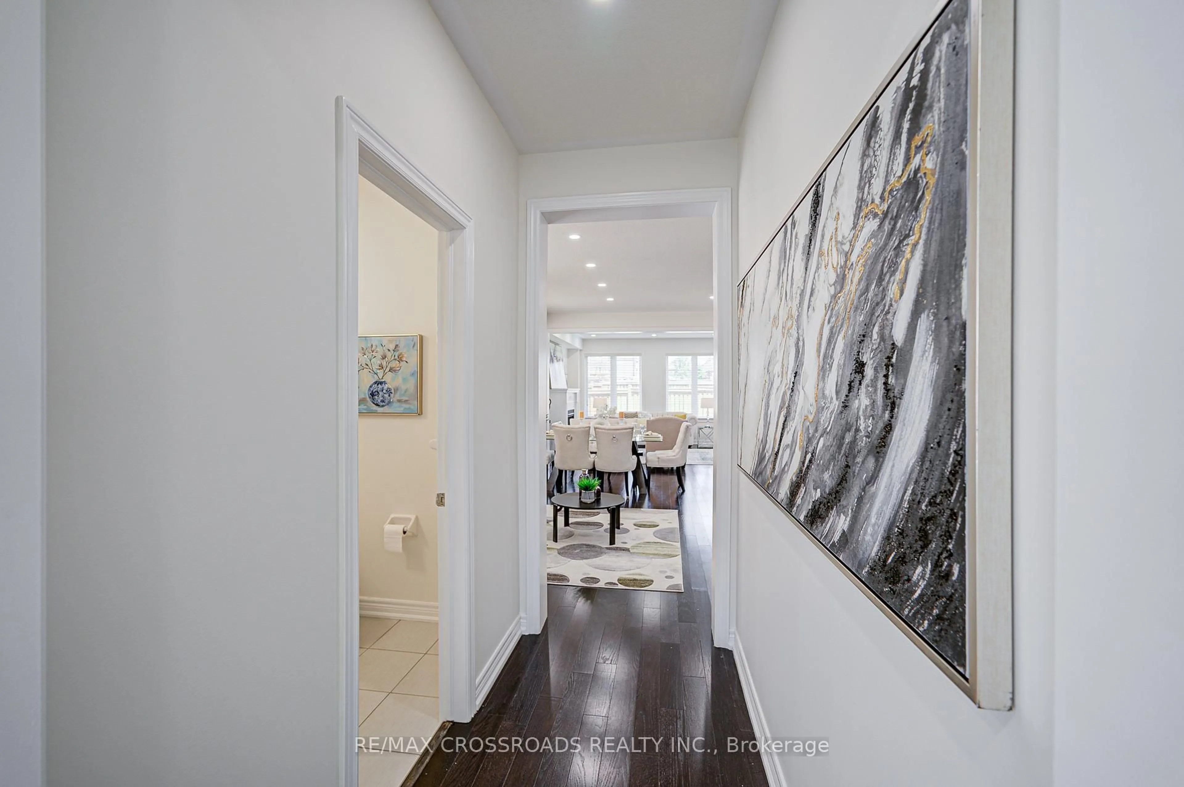 Indoor entryway for 260 Cosgrove Dr, Oshawa Ontario L1L 0K4