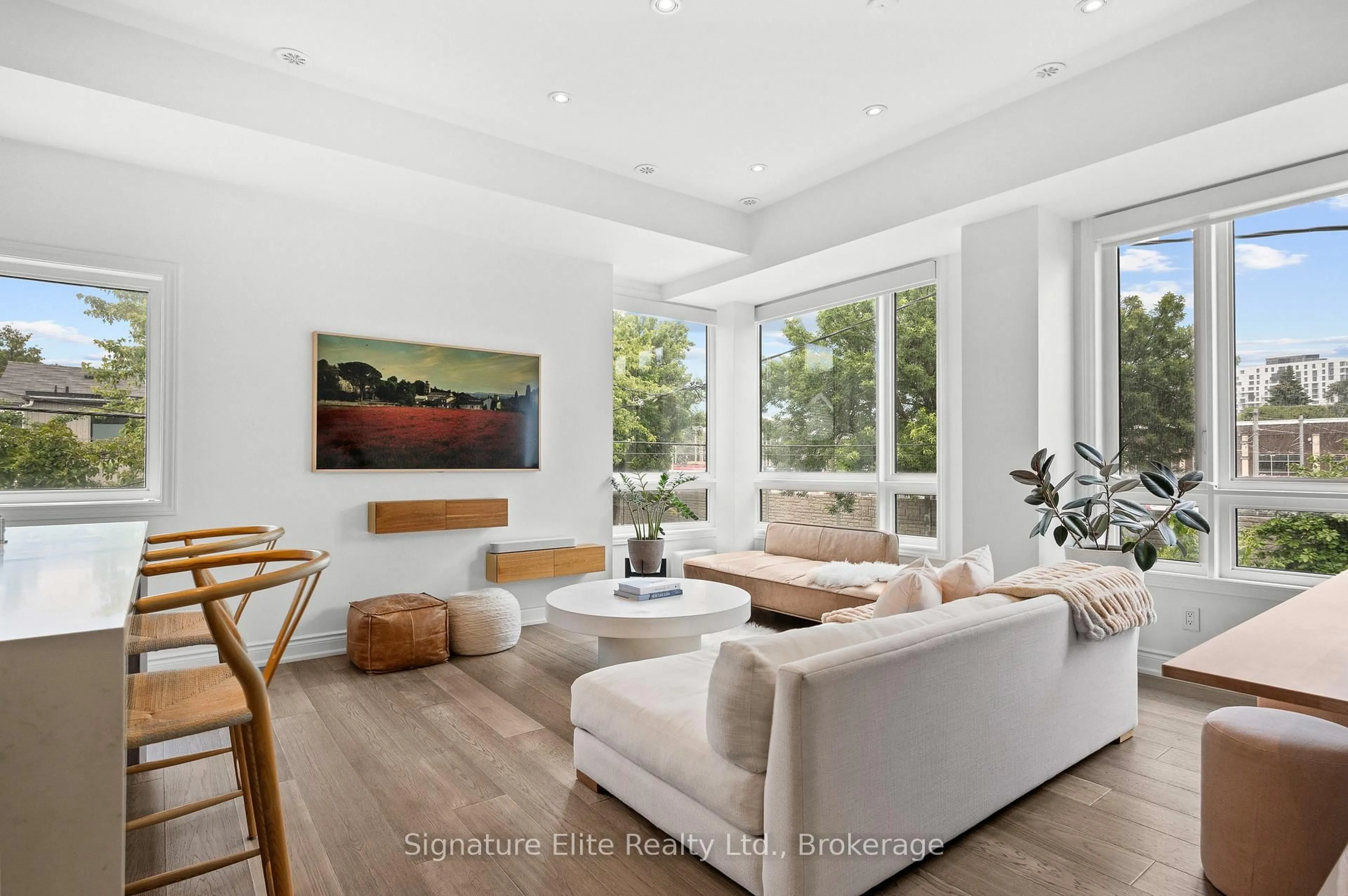 Living room with furniture, unknown for 33 Minto St, Toronto Ontario M4L 1B5