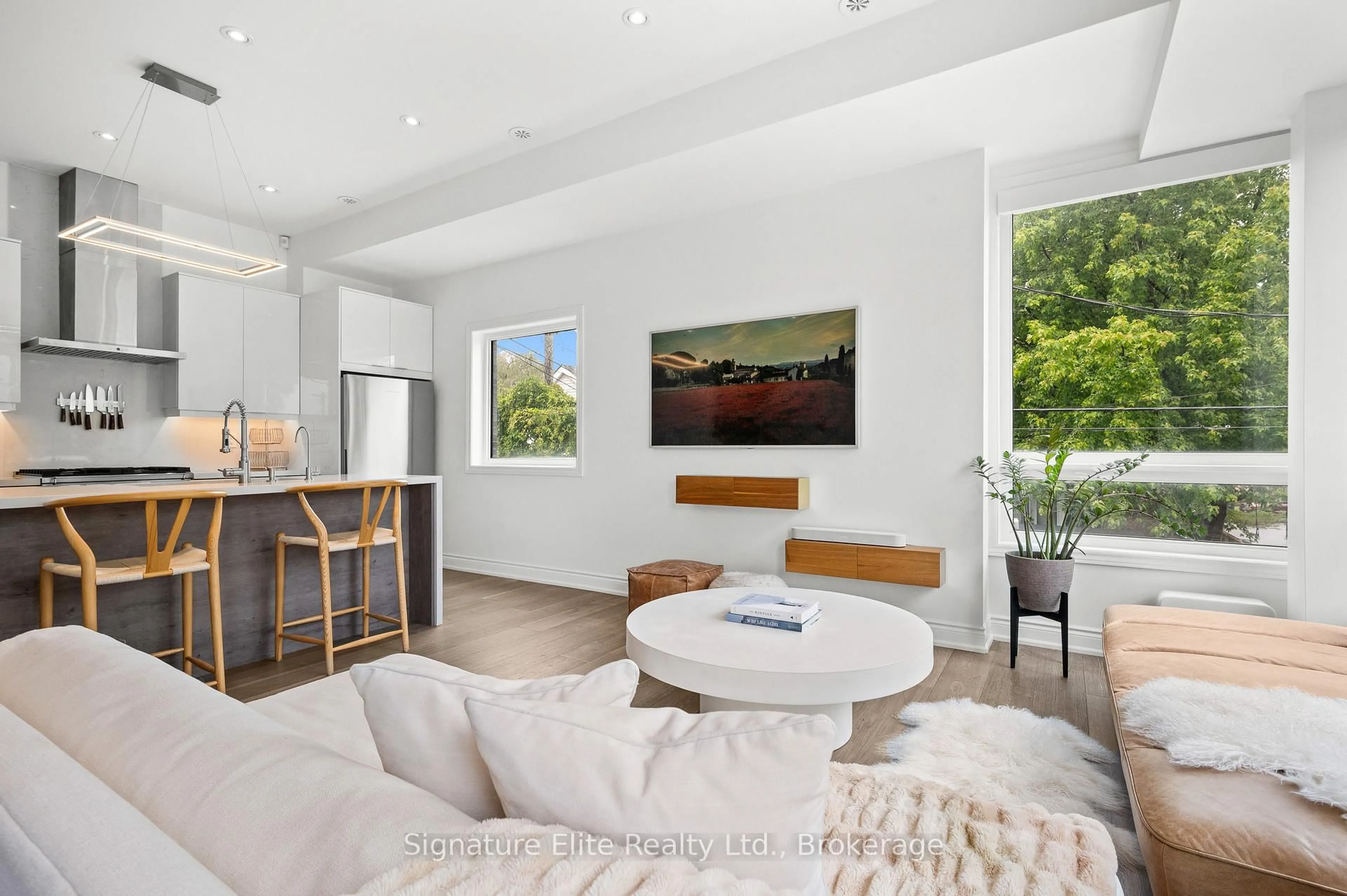 Living room with furniture, unknown for 33 Minto St, Toronto Ontario M4L 1B5