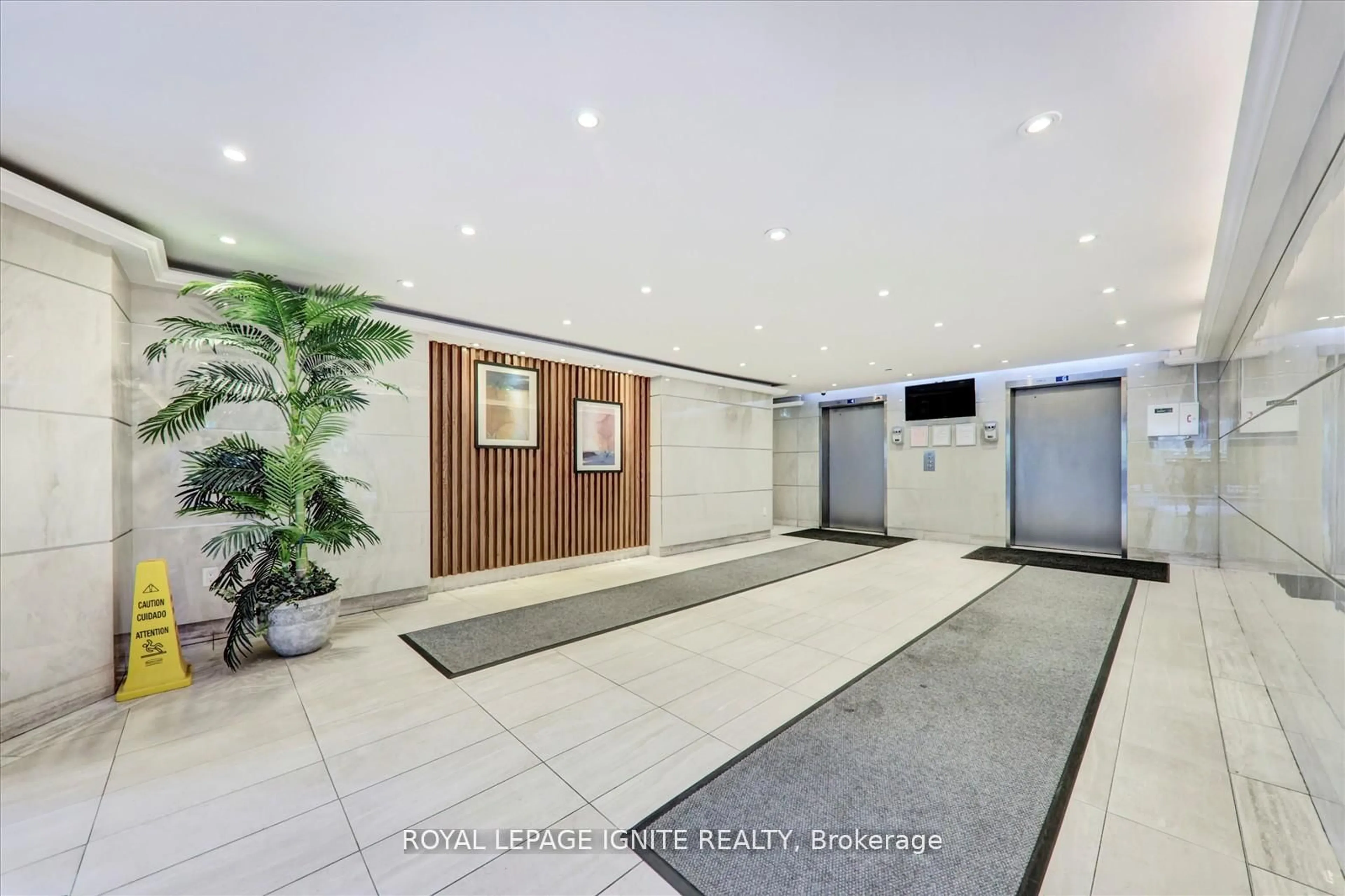Indoor foyer for 10 Stonehill Crt #403, Toronto Ontario M1W 2X8