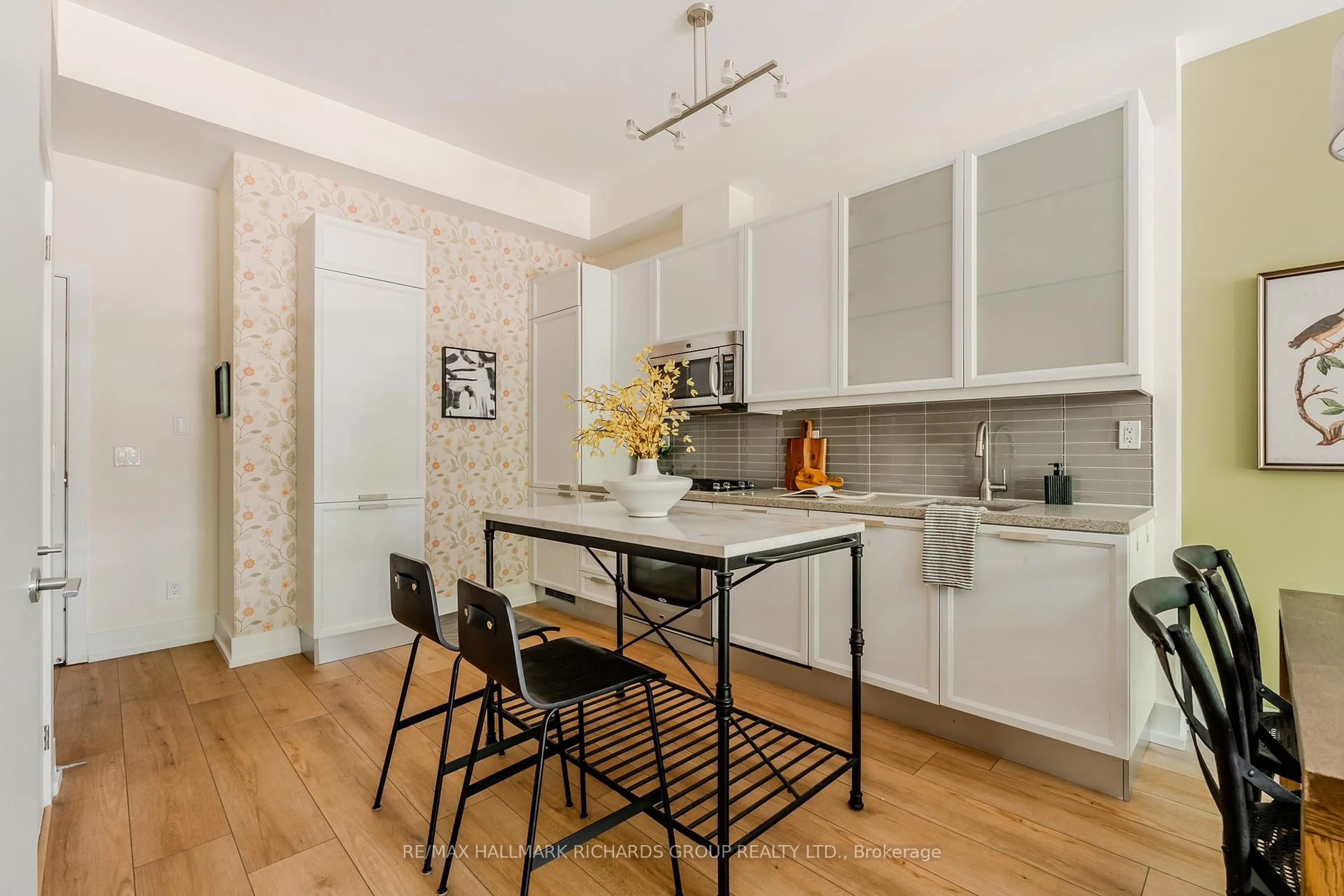 Unknown for 66 Kippendavie Ave #215, Toronto Ontario M4L 0A4