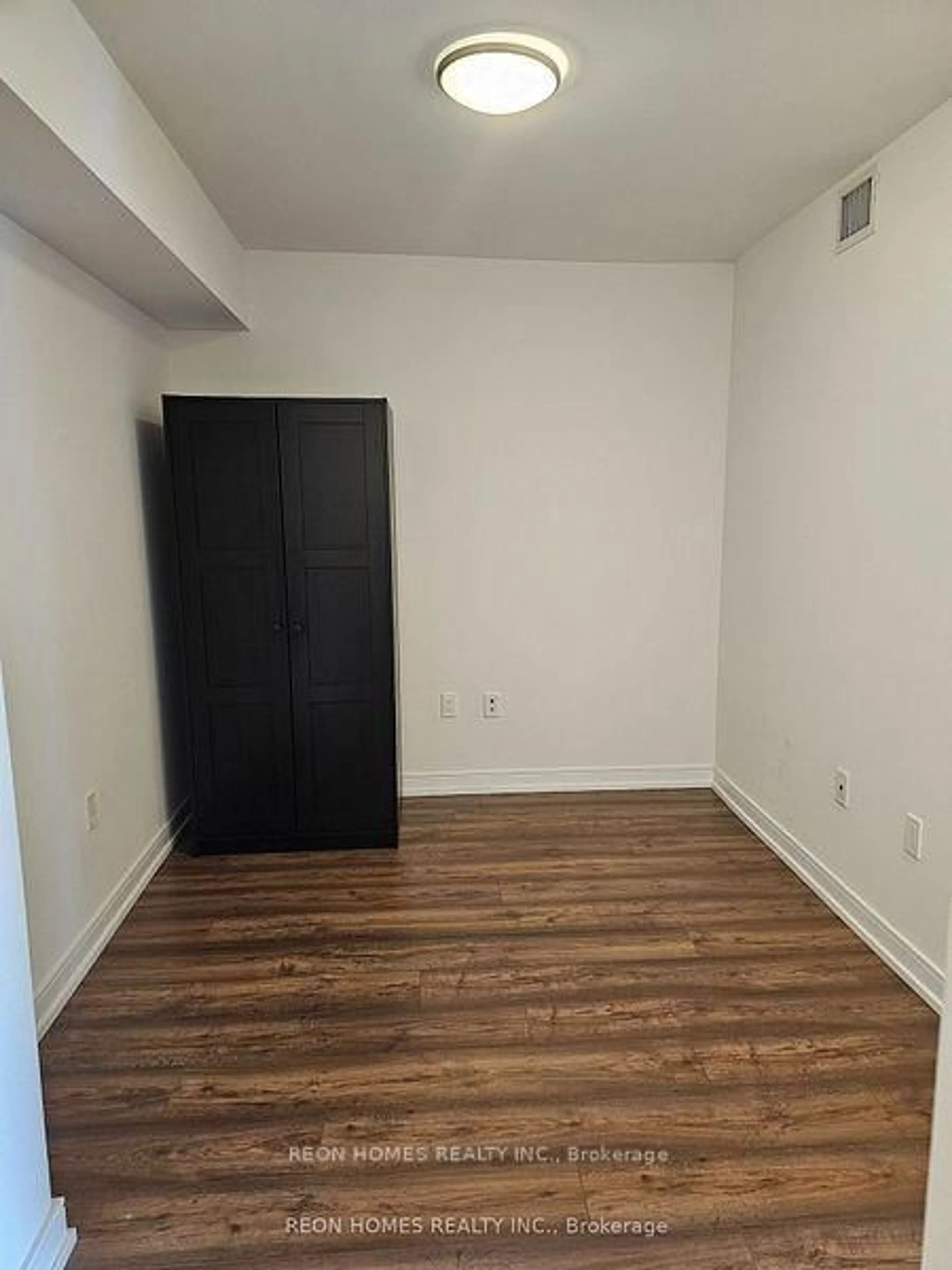 A pic of a room for 225 Village Green Sq #606, Toronto Ontario M1S 0N4
