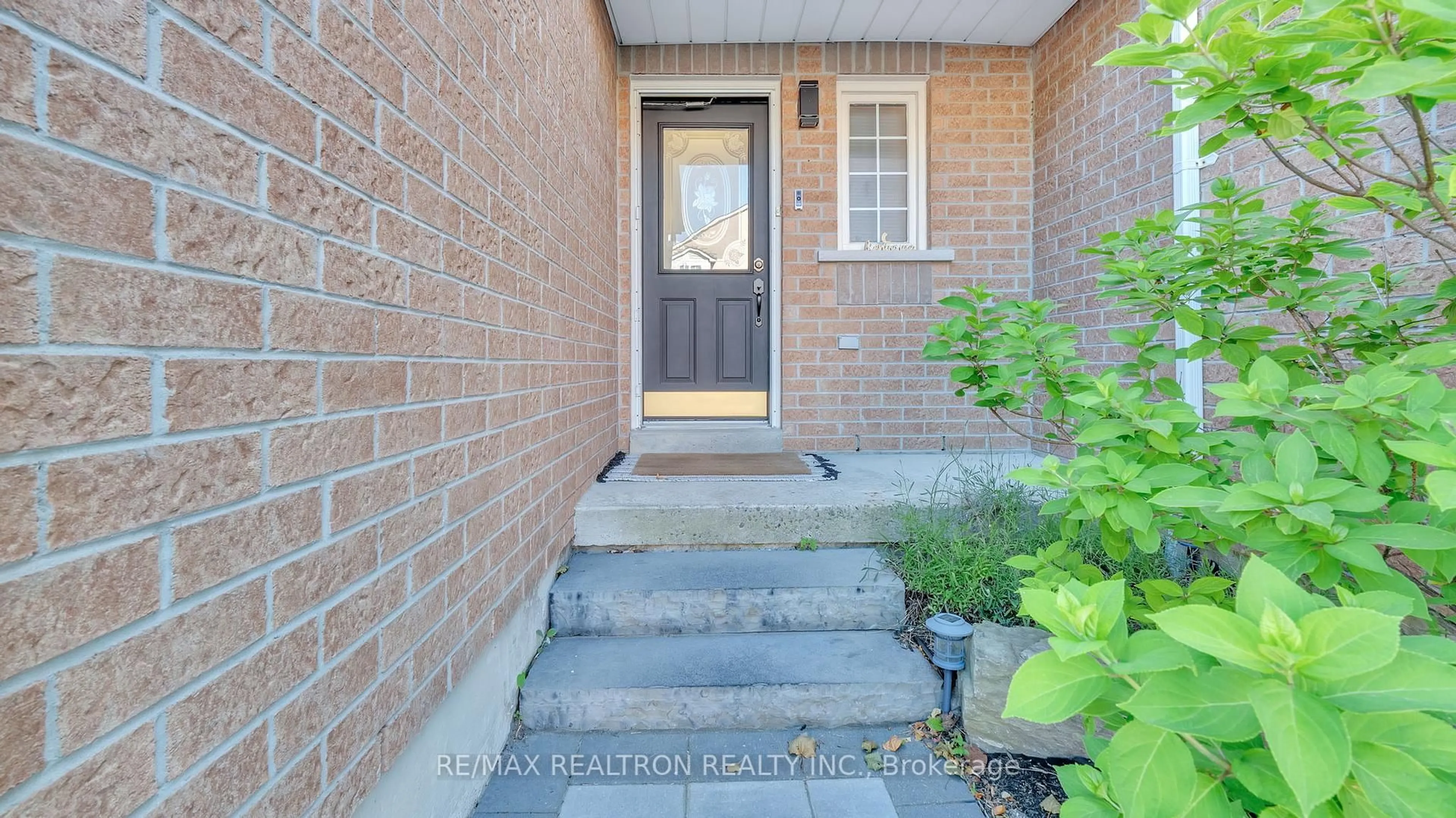 Indoor entryway for 22 Macintyre Lane, Ajax Ontario L1T 3X3