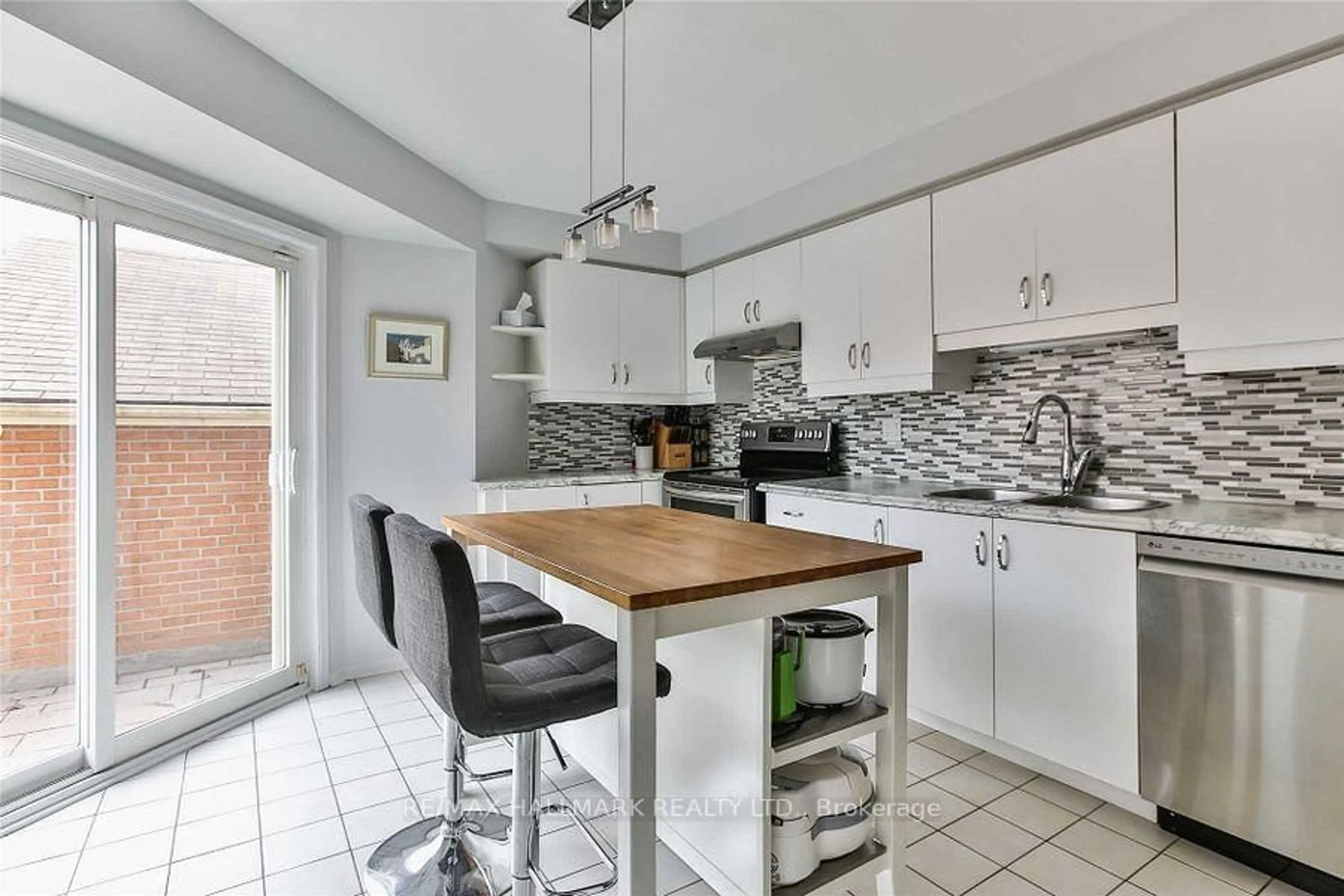Open concept kitchen, unknown for 7 Rodeo Ptwy, Toronto Ontario M1N 4E1