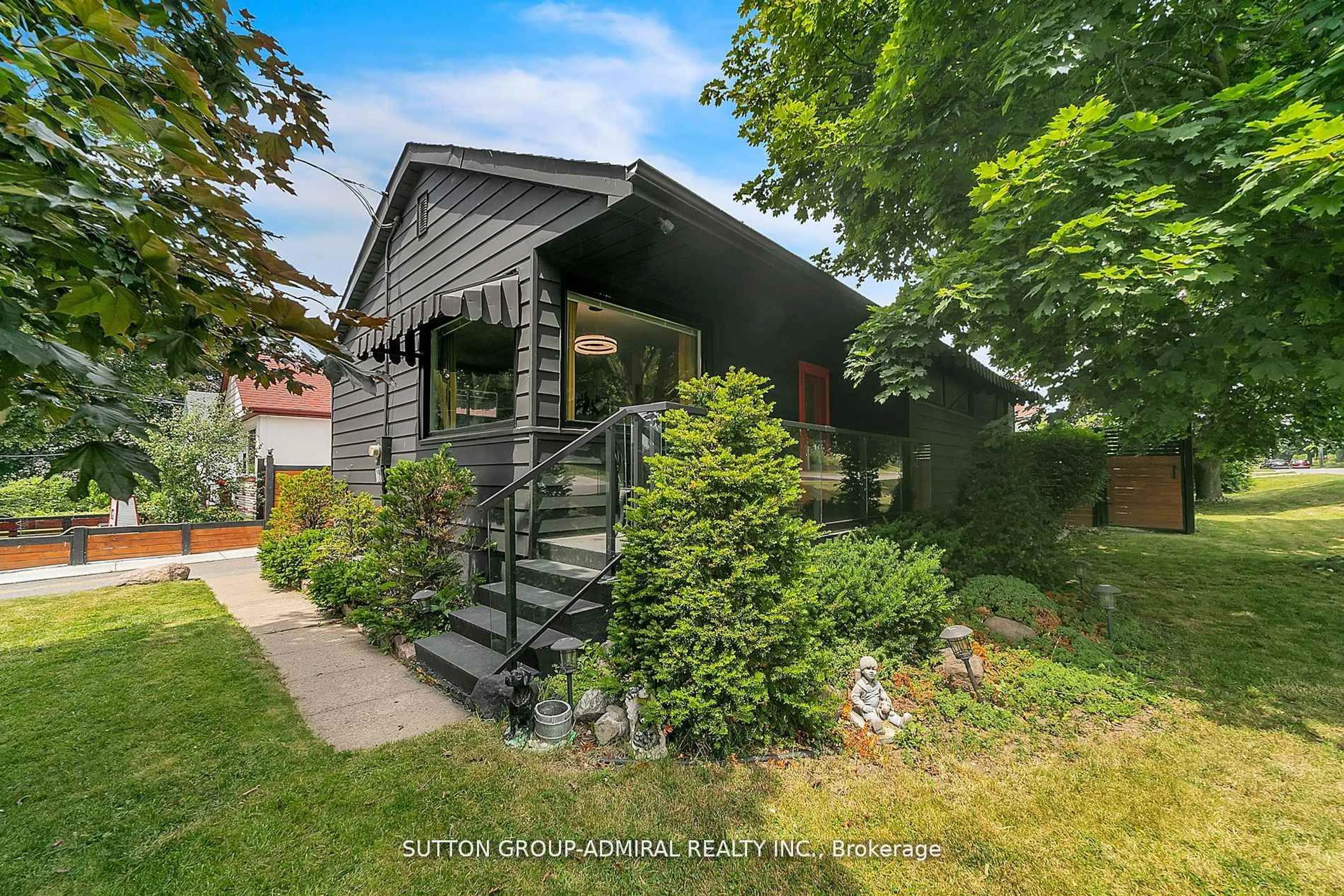 Unknown for 212 ST. PETER St, Whitby Ontario L1N 1J3