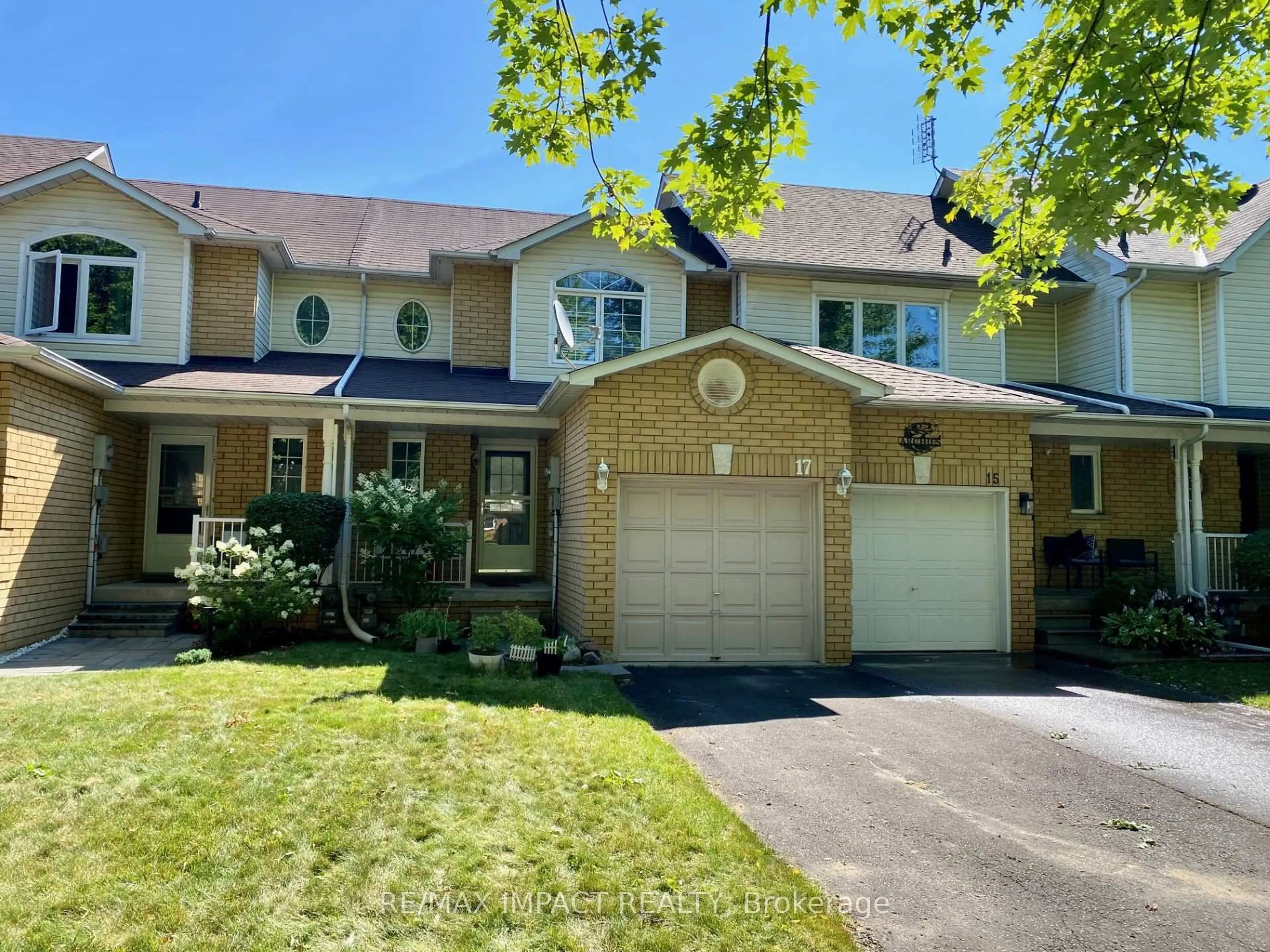 A pic from outside/outdoor area/front of a property/back of a property/a pic from drone, street for 17 Pidduck St, Clarington Ontario L1E 2W3