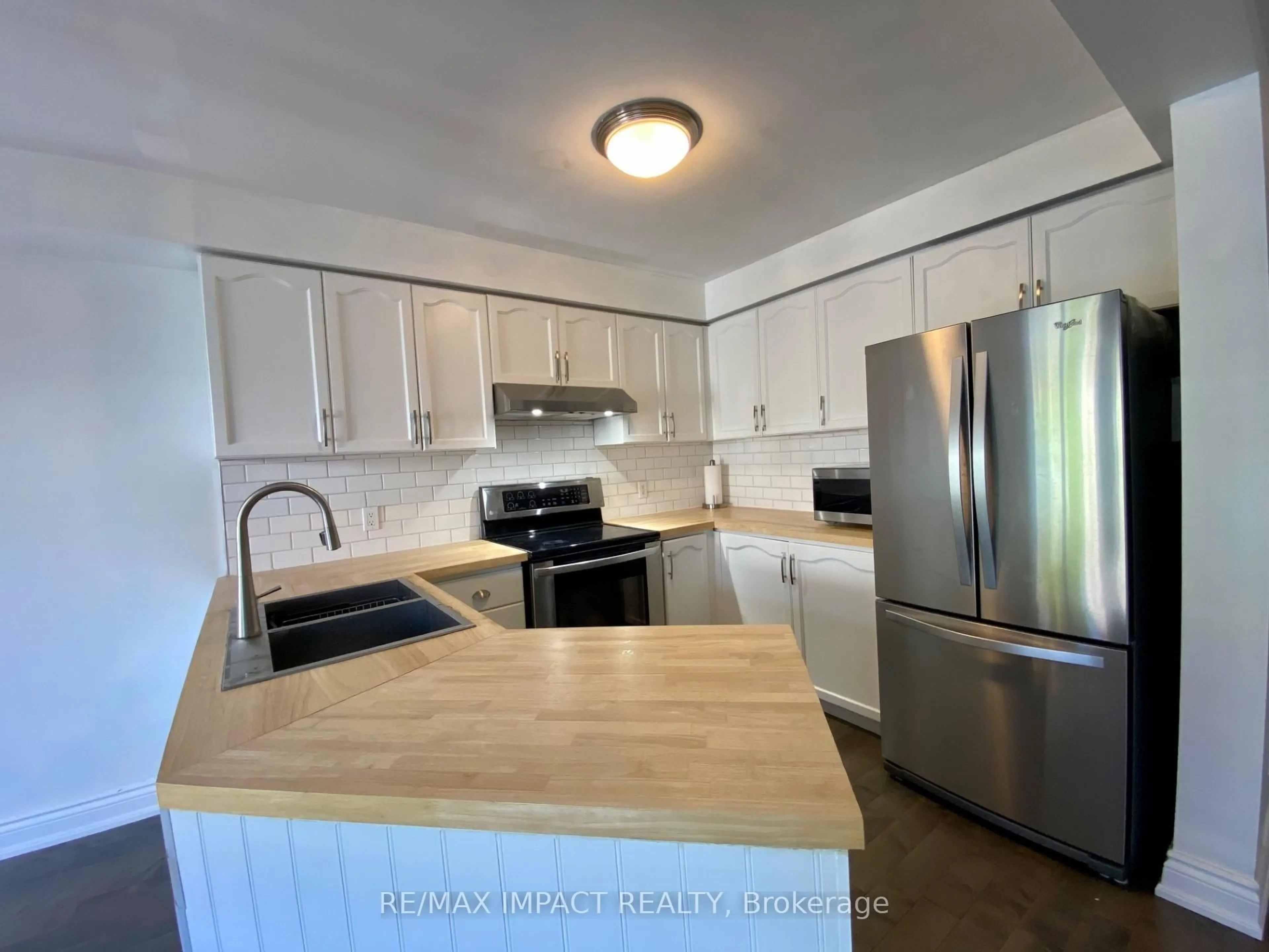 Open concept kitchen, unknown for 17 Pidduck St, Clarington Ontario L1E 2W3