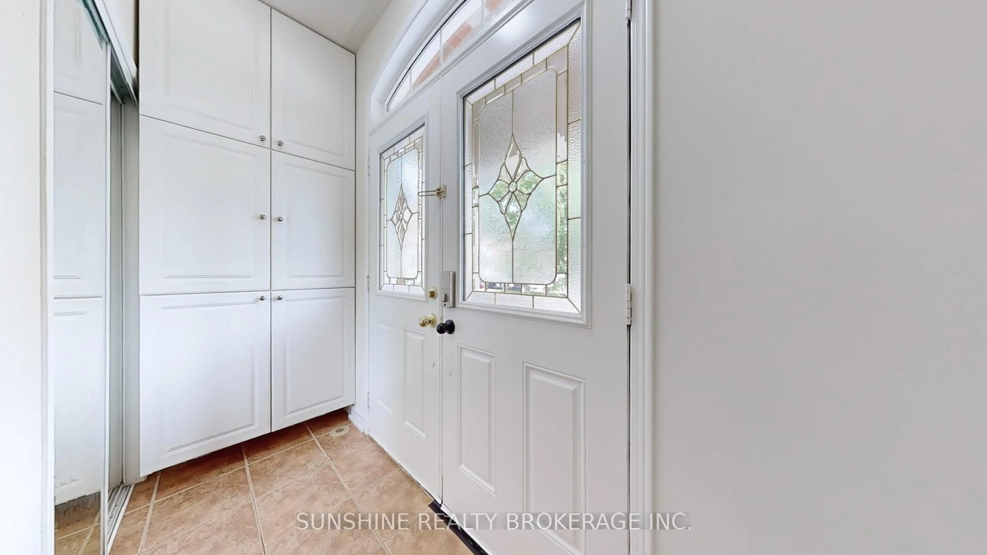 Indoor entryway for 54 Wyper Sq, Toronto Ontario M1S 0B3