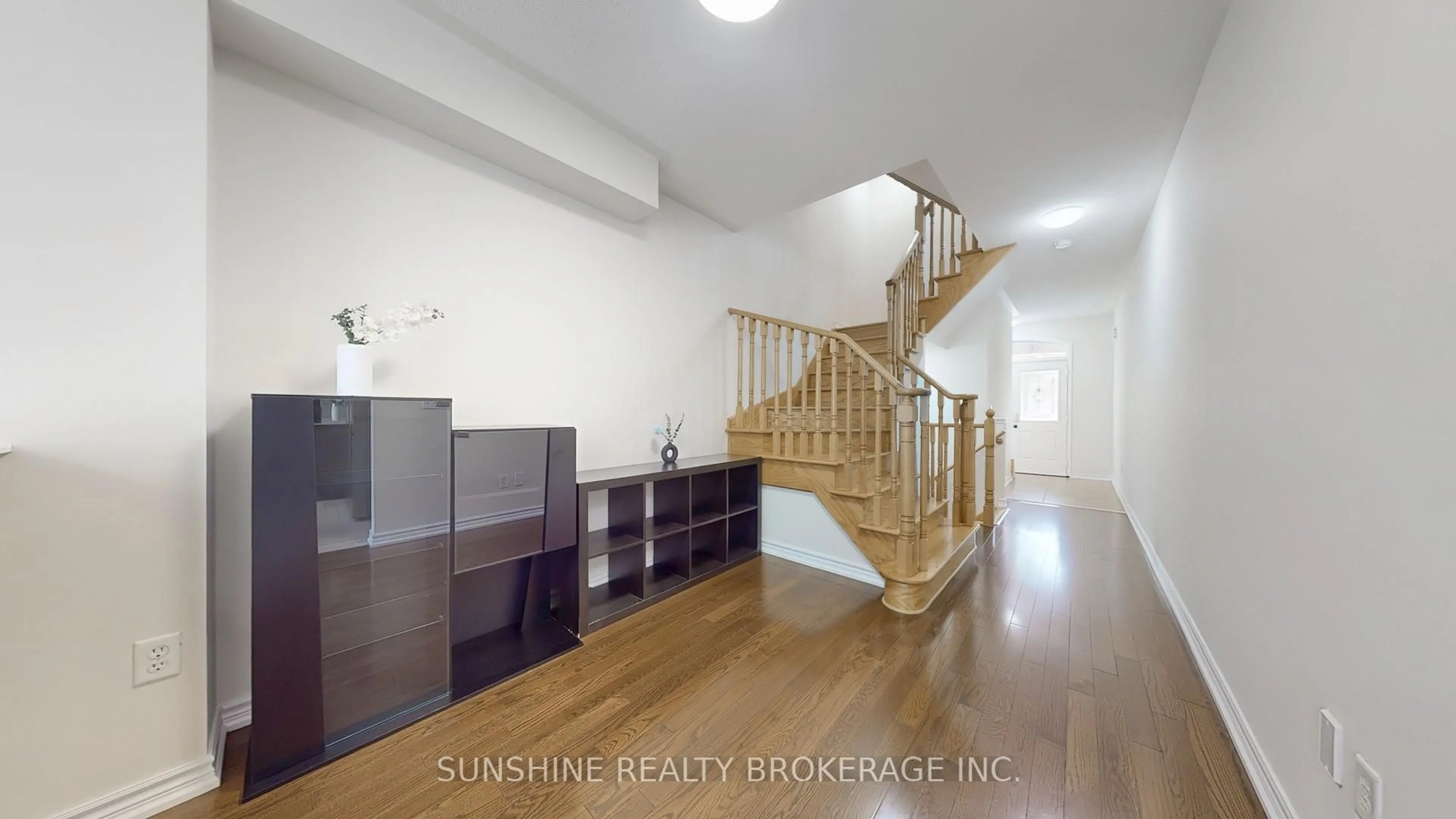 Indoor entryway for 54 Wyper Sq, Toronto Ontario M1S 0B3