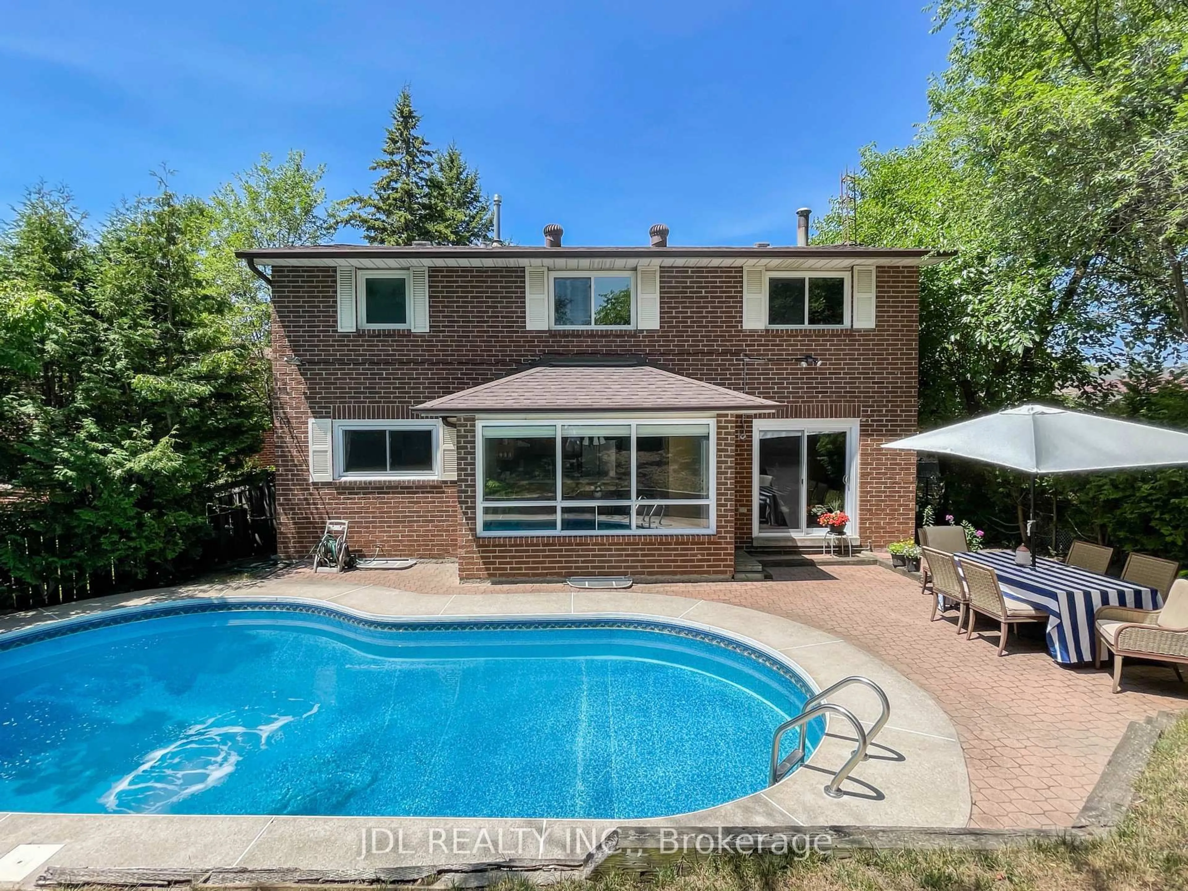 Home with brick exterior material, water/lake/river/ocean view for 126 Weir Cres, Toronto Ontario M1E 3B4