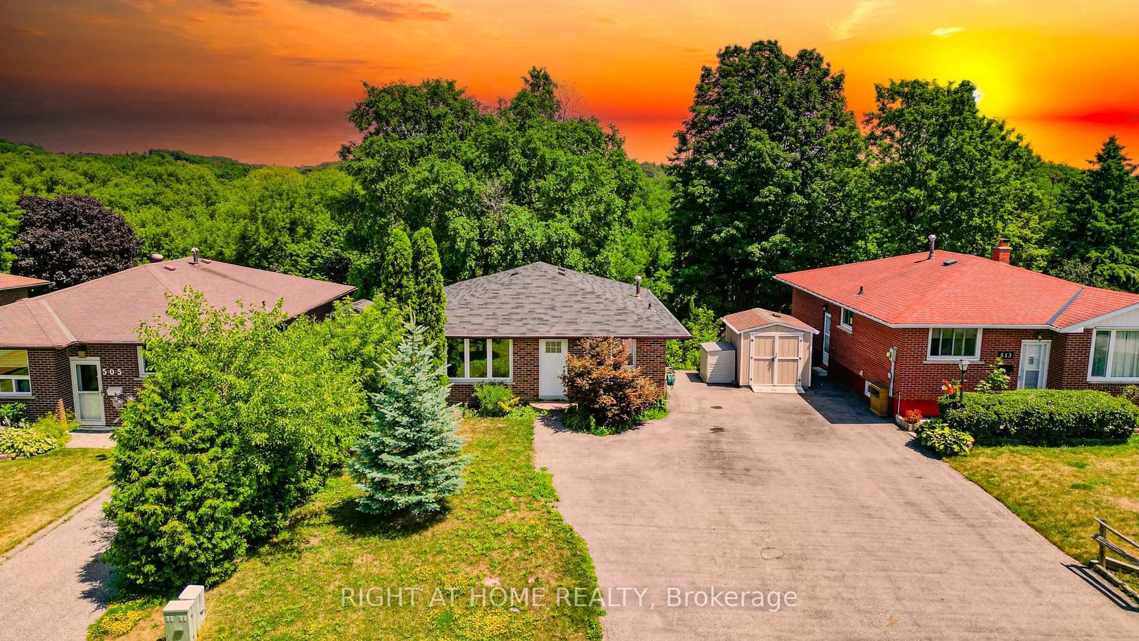 A pic from outside/outdoor area/front of a property/back of a property/a pic from drone, unknown for 509 Tennyson Crt, Oshawa Ontario L1H 3K8