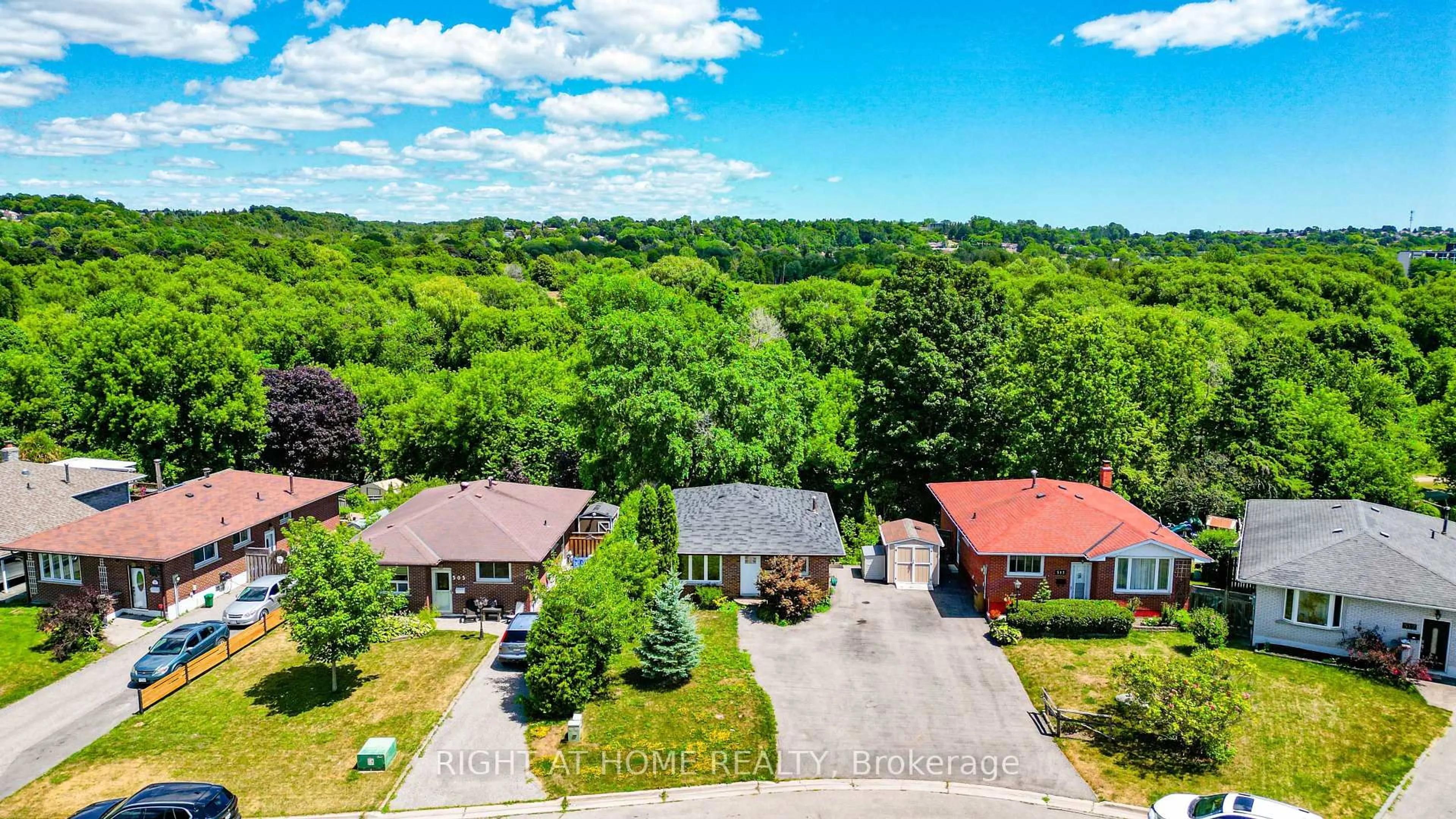 A pic from outside/outdoor area/front of a property/back of a property/a pic from drone, street for 509 Tennyson Crt, Oshawa Ontario L1H 3K8