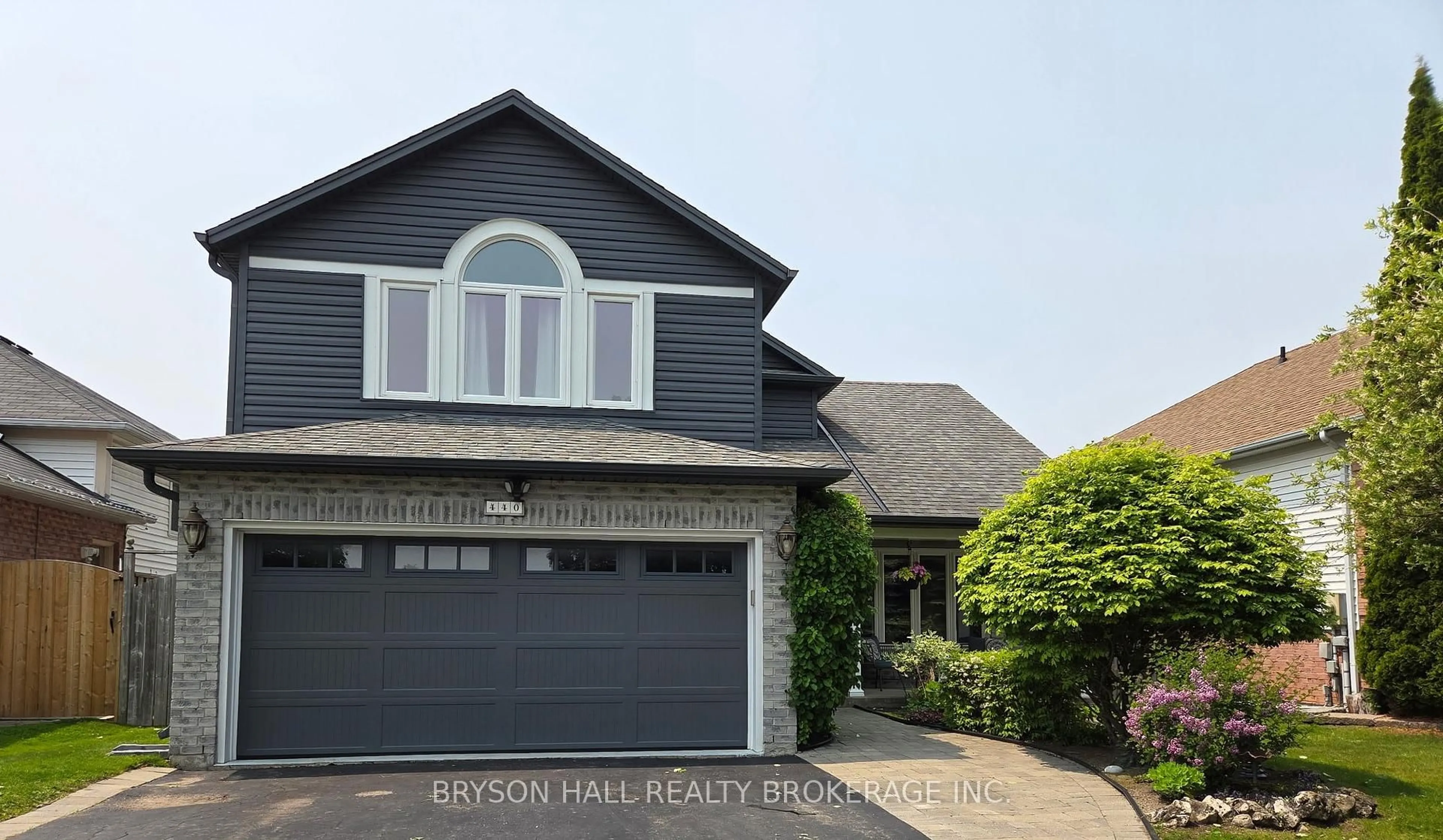 Home with vinyl exterior material, street for 440 Fleetwood Dr, Oshawa Ontario L1K 1C4
