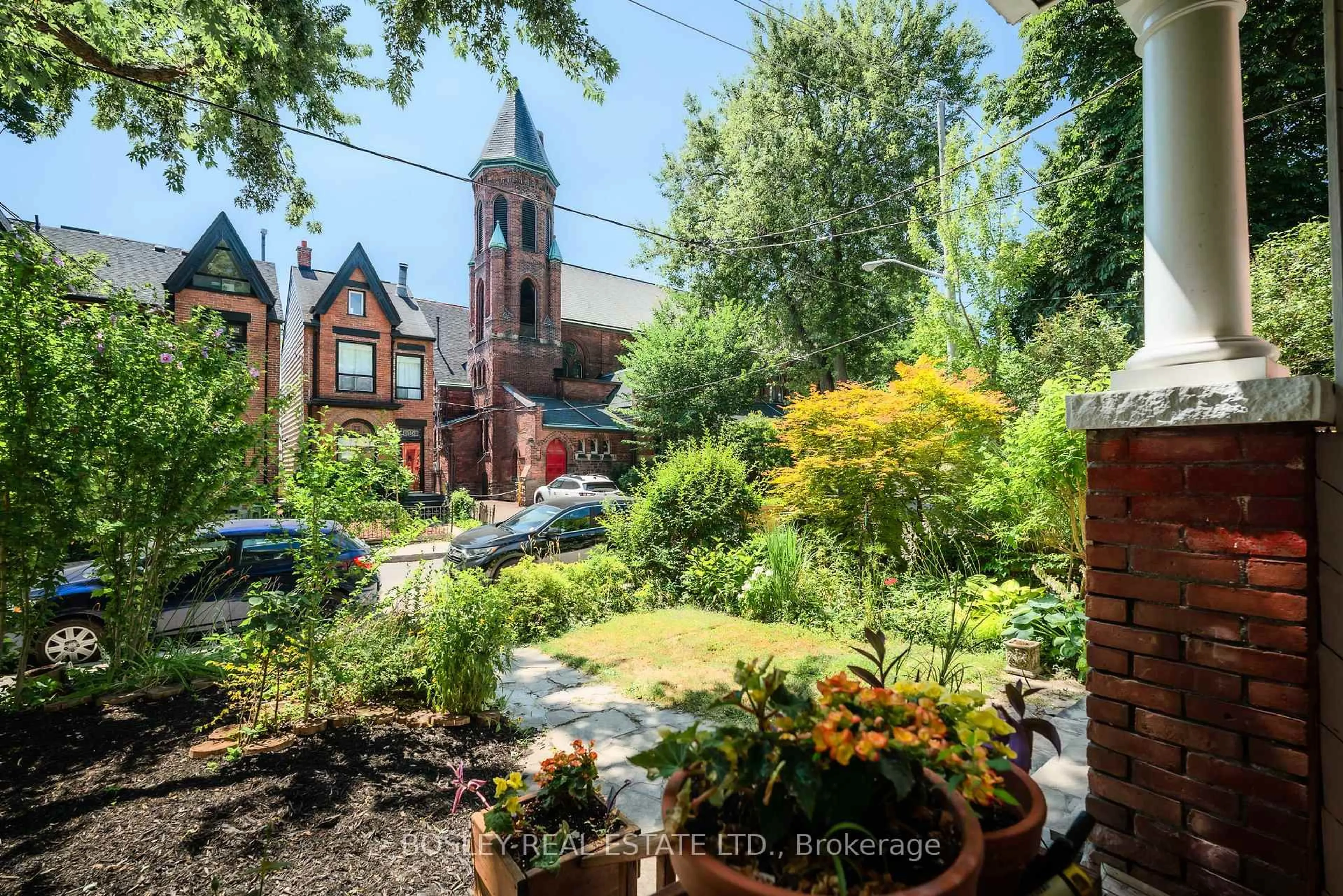 Patio, street for 138 First Ave, Toronto Ontario M4M 1X1