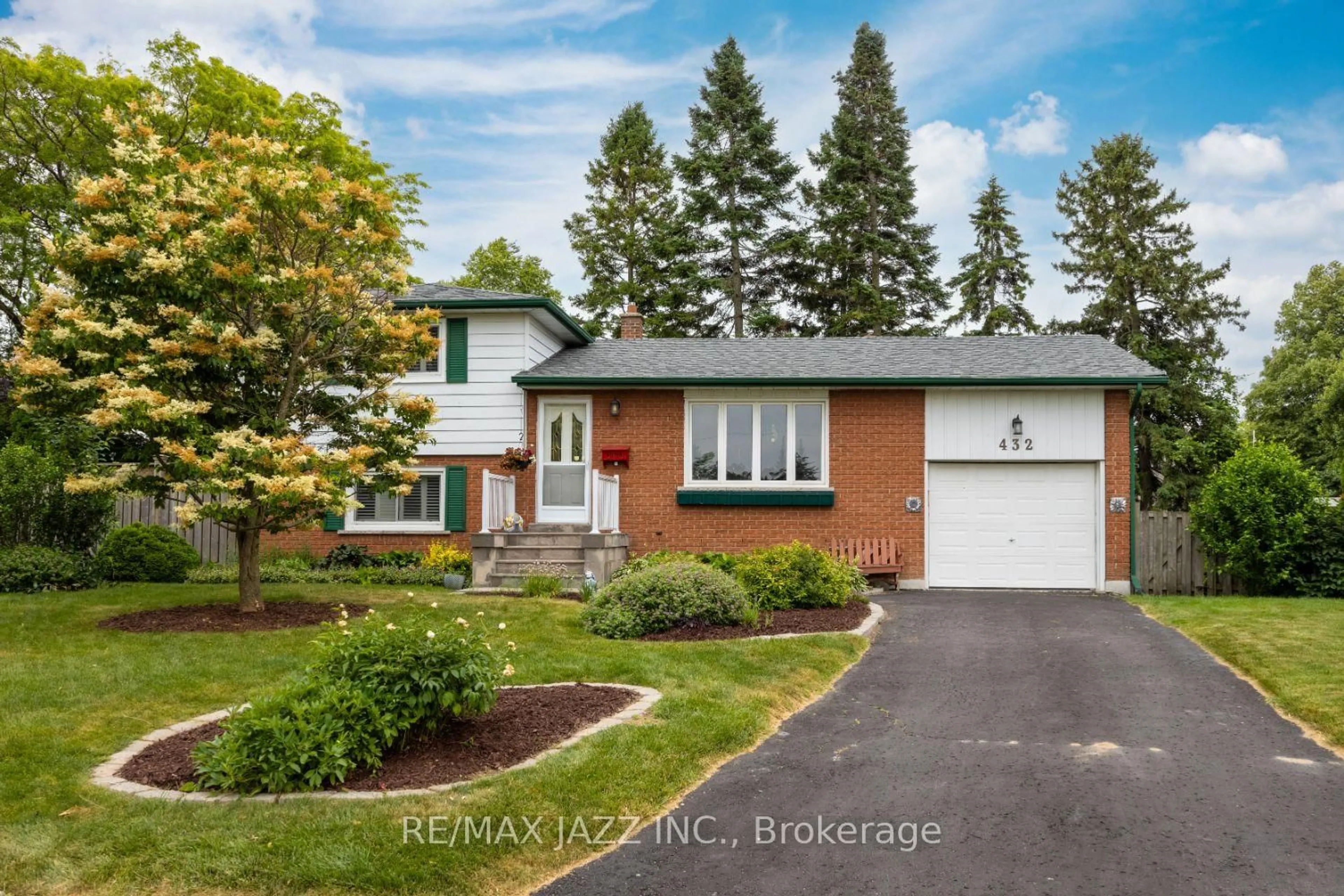 Home with brick exterior material, street for 432 Karen Crt, Oshawa Ontario L1H 7B4