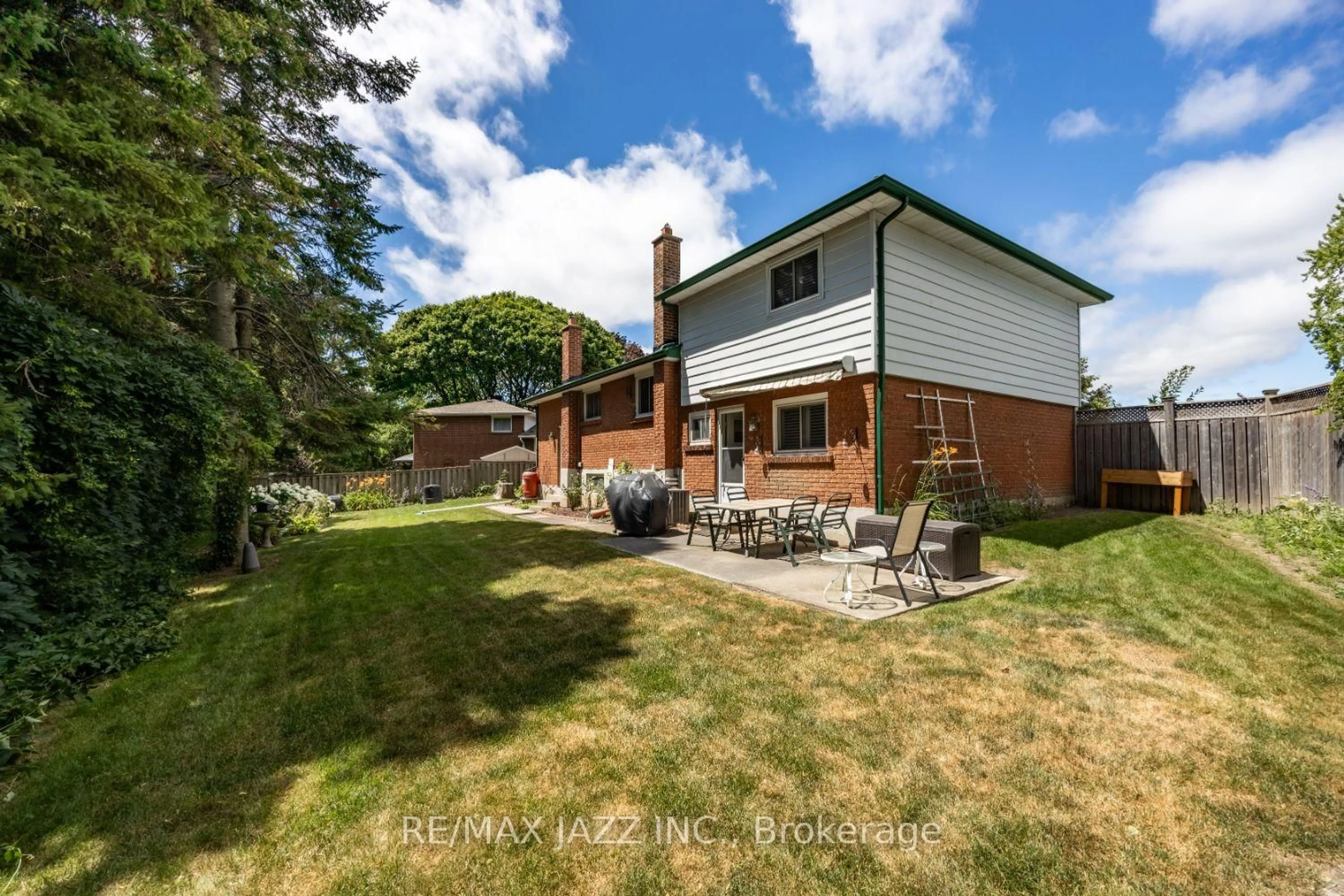 A pic from outside/outdoor area/front of a property/back of a property/a pic from drone, unknown for 432 Karen Crt, Oshawa Ontario L1H 7B4