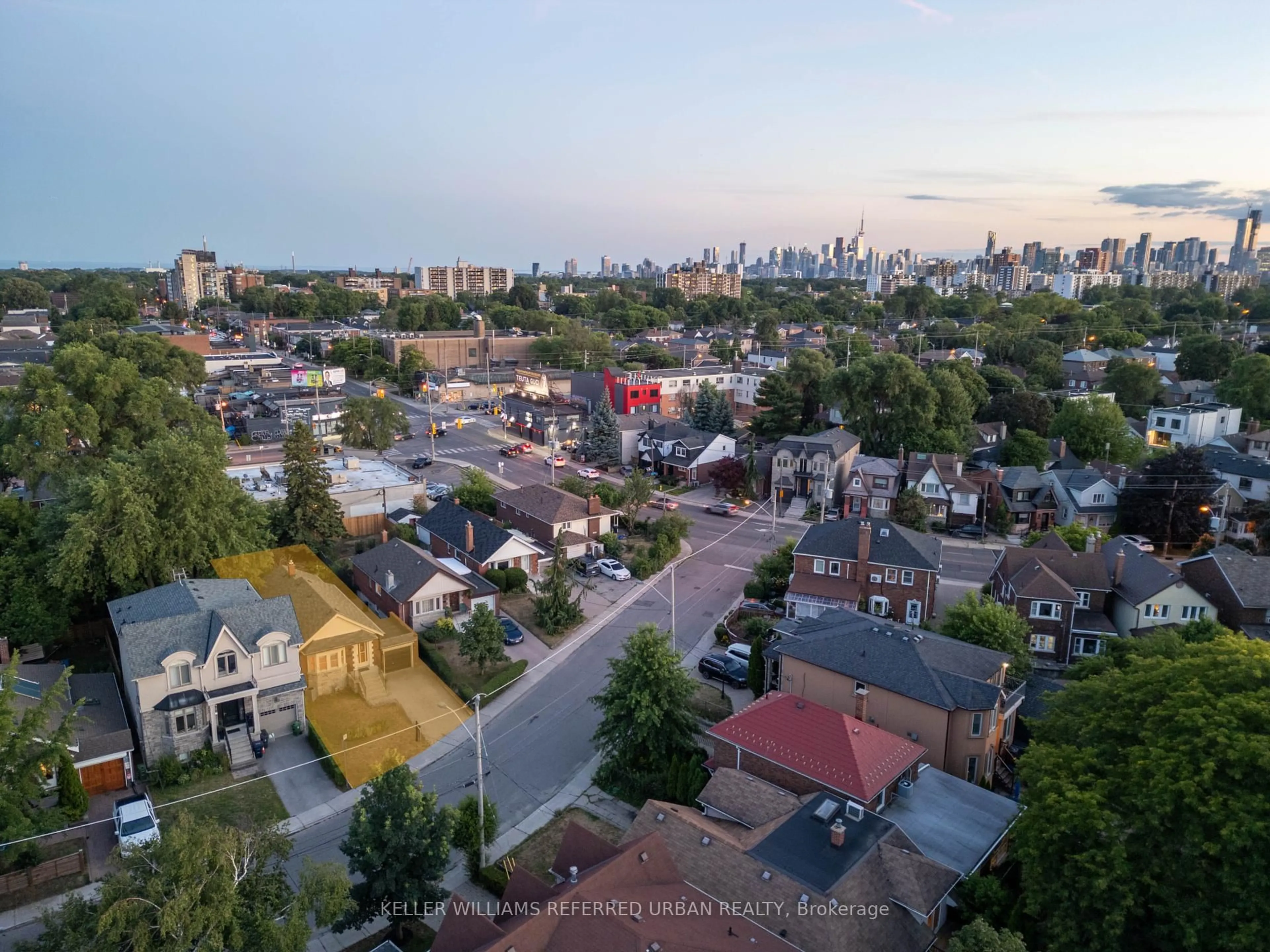 A pic from outside/outdoor area/front of a property/back of a property/a pic from drone, city buildings view from balcony for 7 Davies Cres, Toronto Ontario M4J 2X4