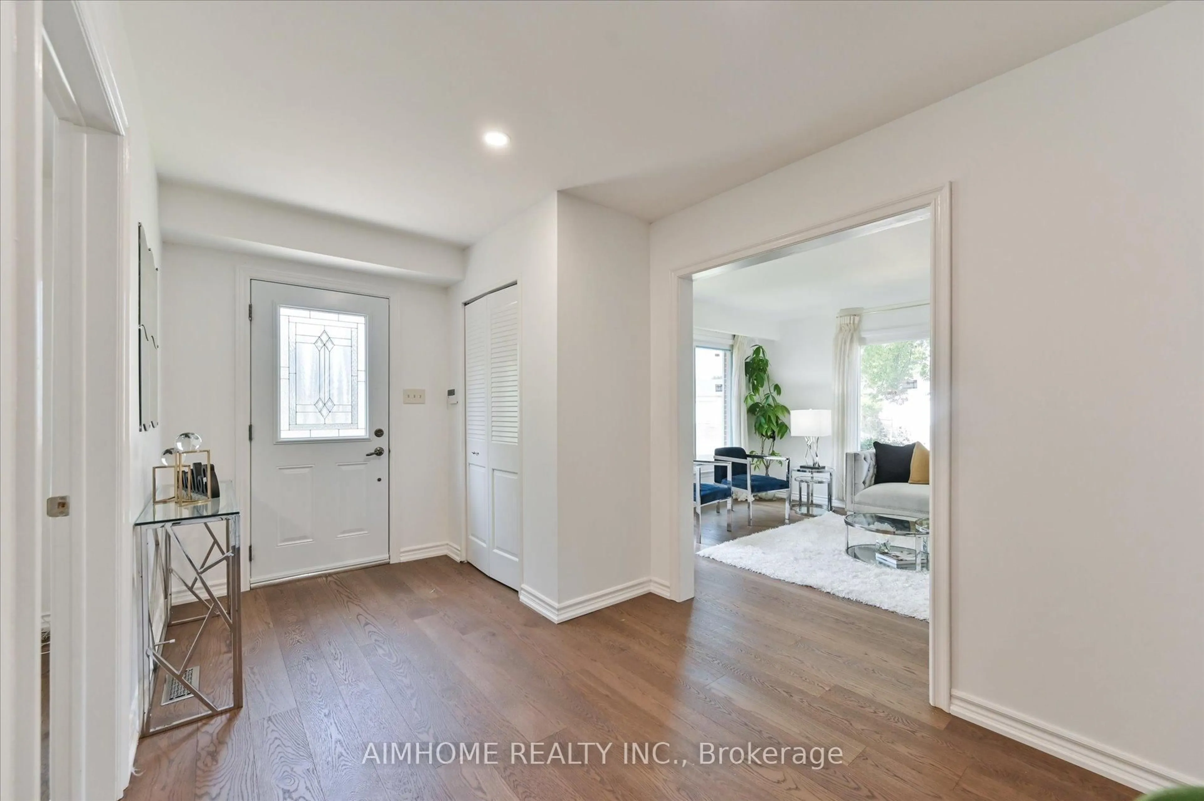 Indoor entryway for 50 Temple Bar Cres, Toronto Ontario M1W 2B5