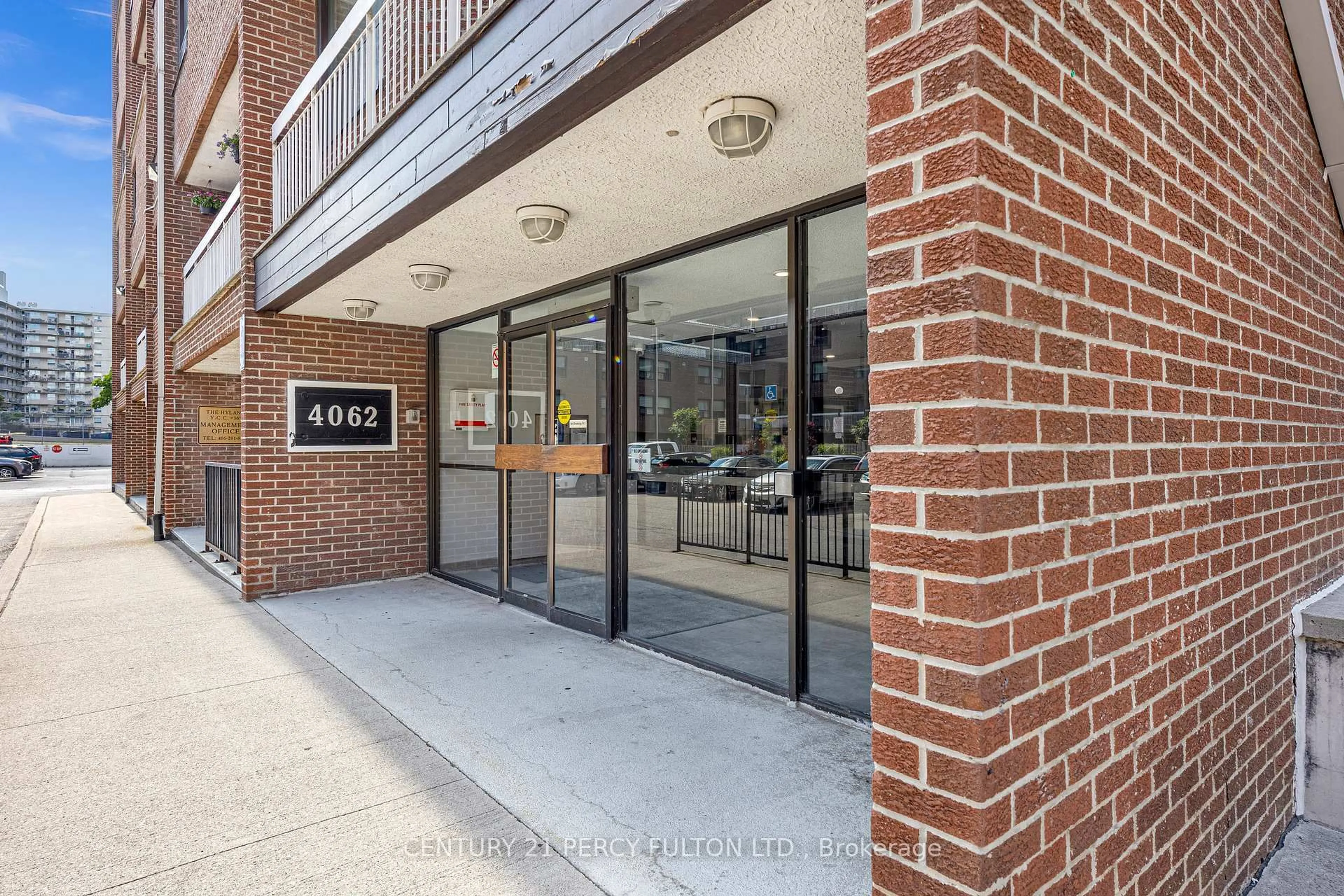 Indoor foyer for 4062 Lawrence Ave #204, Toronto Ontario M1E 4V5