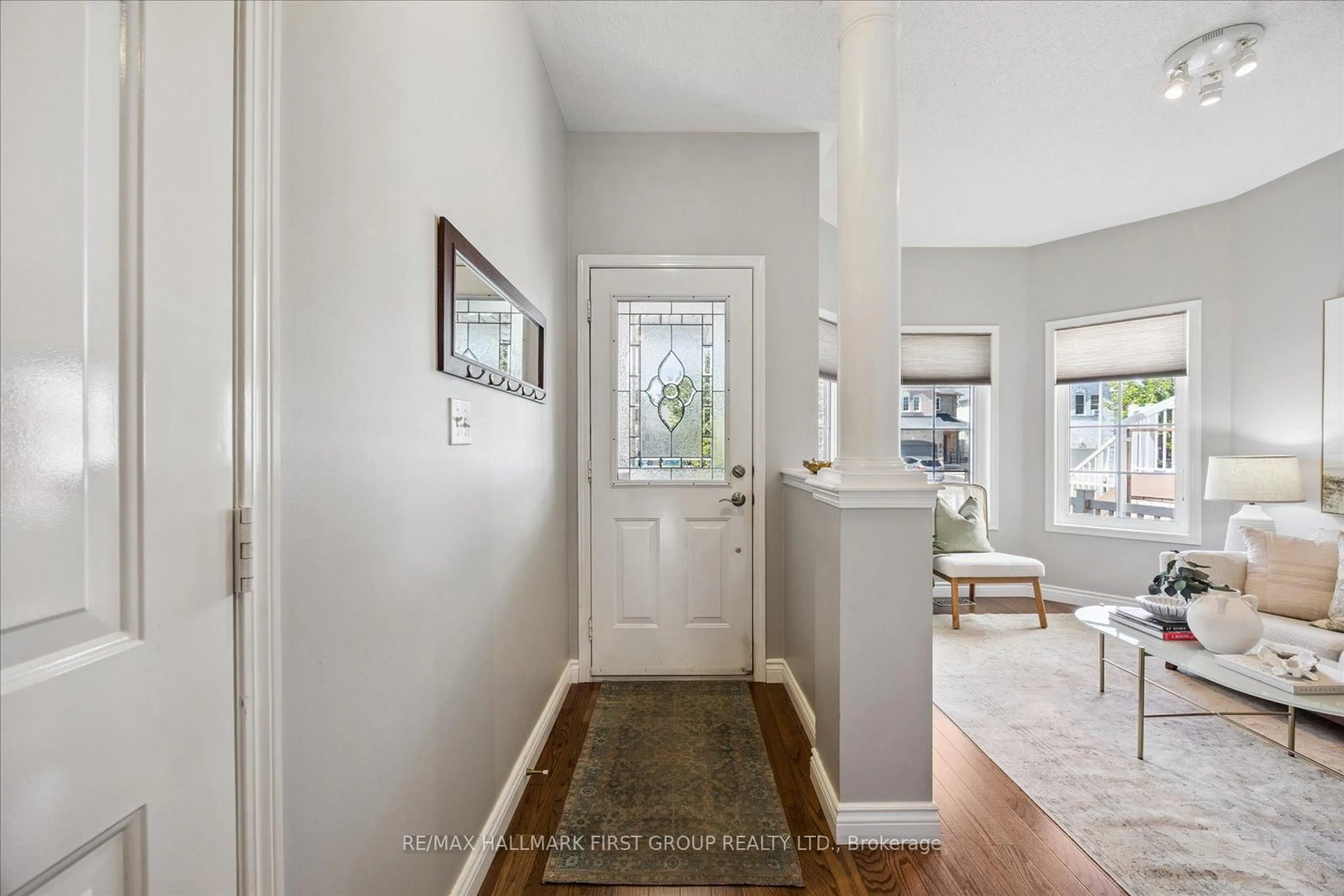 Indoor entryway for 41 Marchwood Cres, Clarington Ontario L1C 5K5