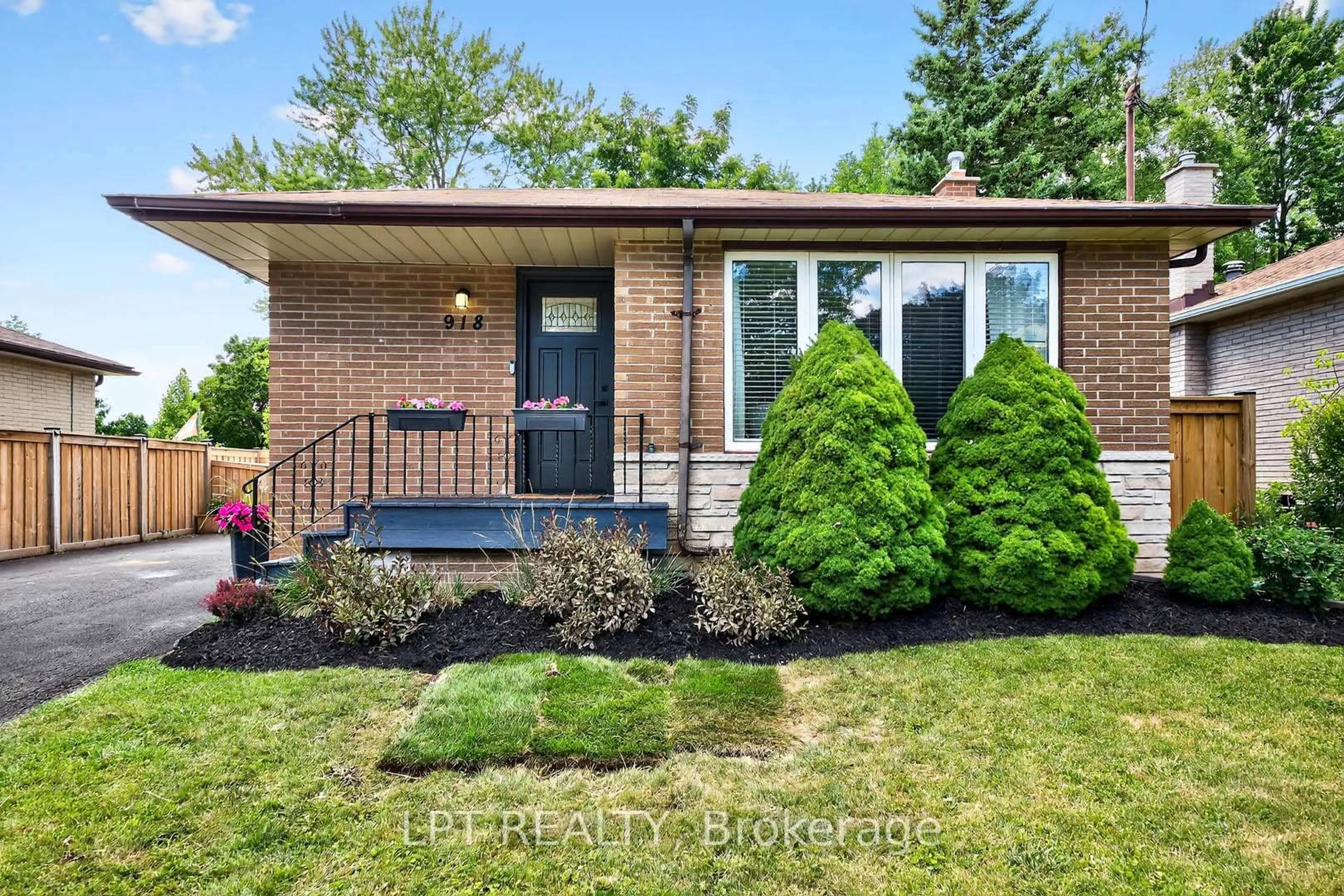 Home with brick exterior material, street for 918 Walton Blvd, Whitby Ontario L1N 3G5